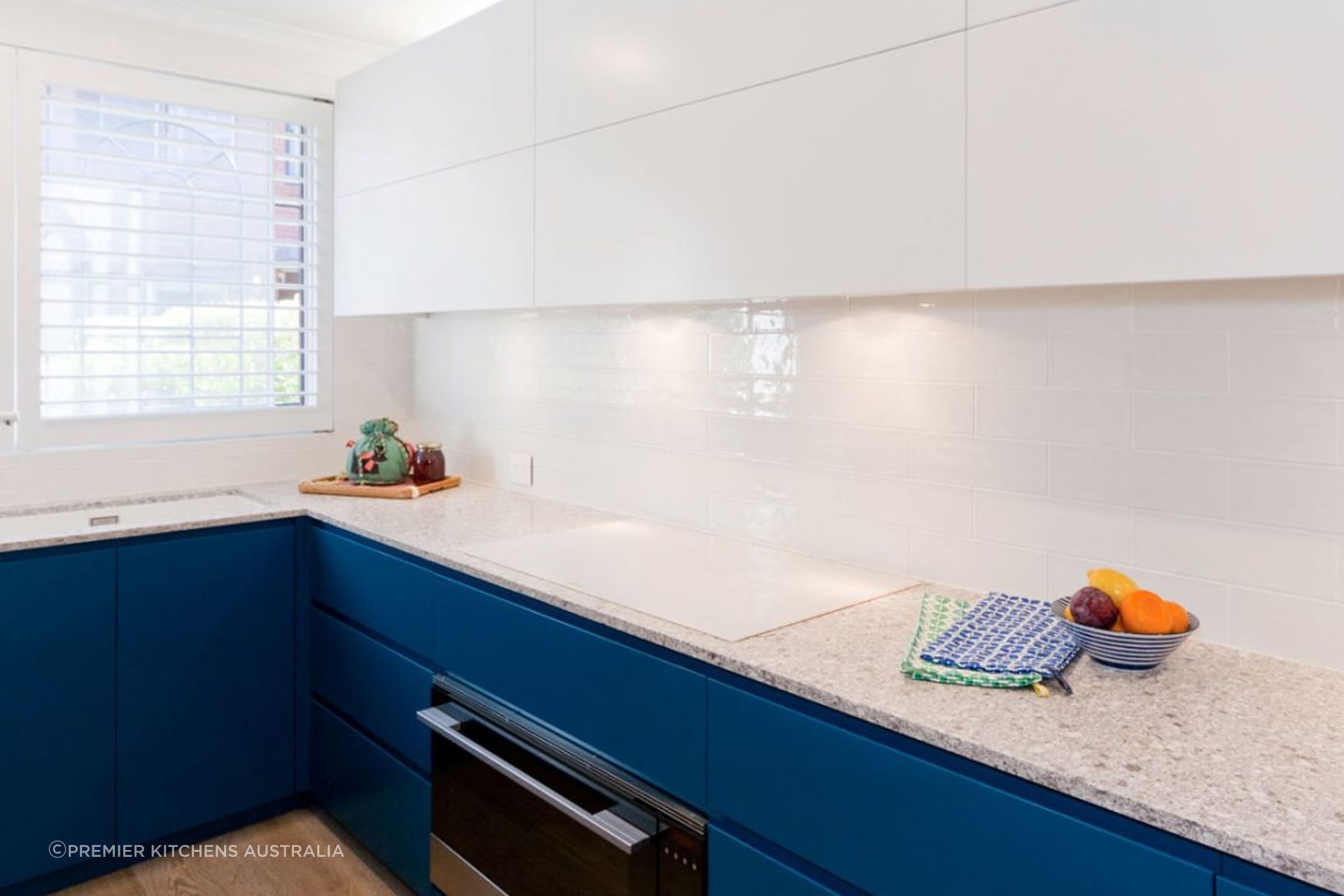 fisher-and-paykel-caesarstone-blanco-drift-dulux-polyurethane-kitchen-cabinets-kitchen-design-smeg-premier-kitchens-australia-3-1084x734.jpg