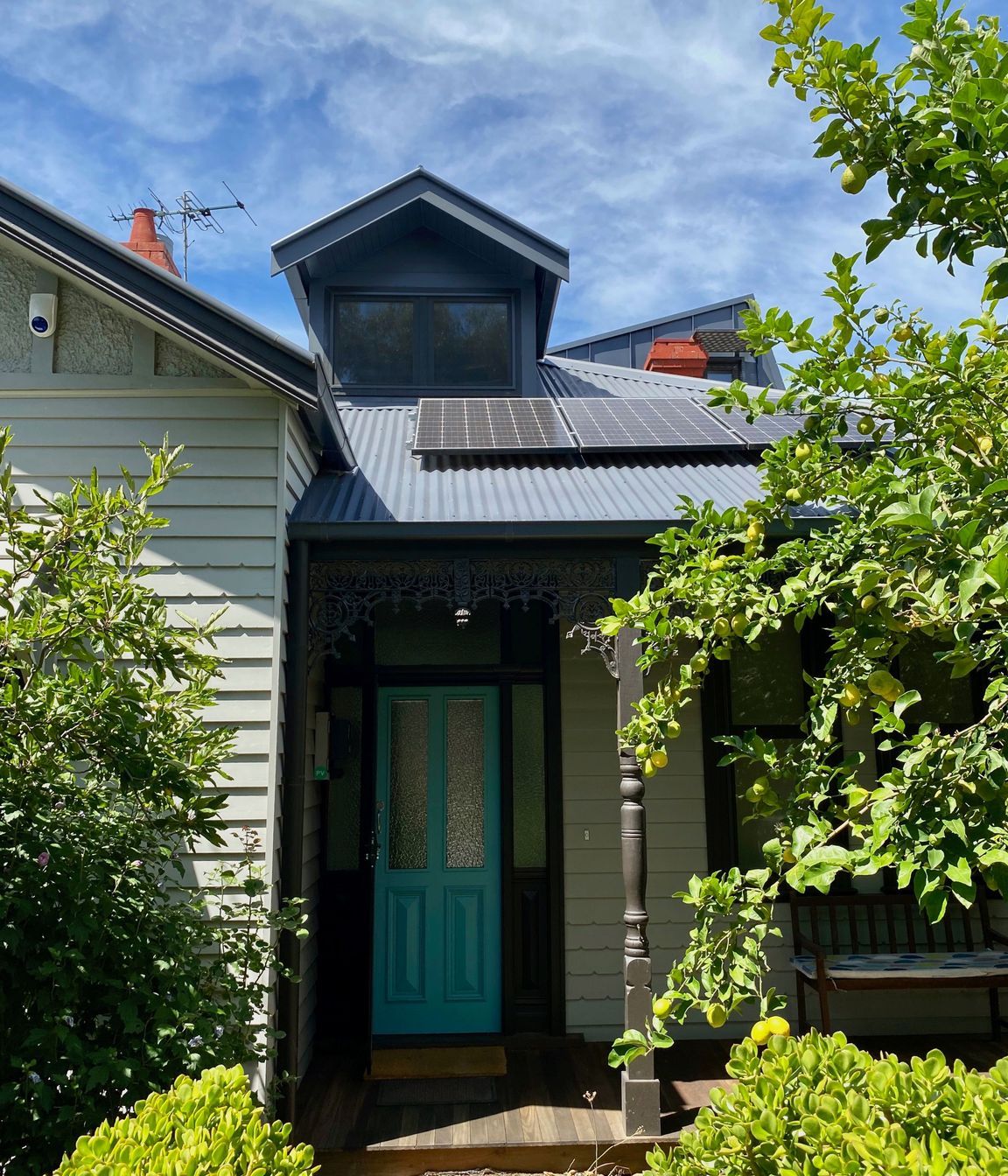The heritage character of the front of the house has been retained and the upper storey is barely visible