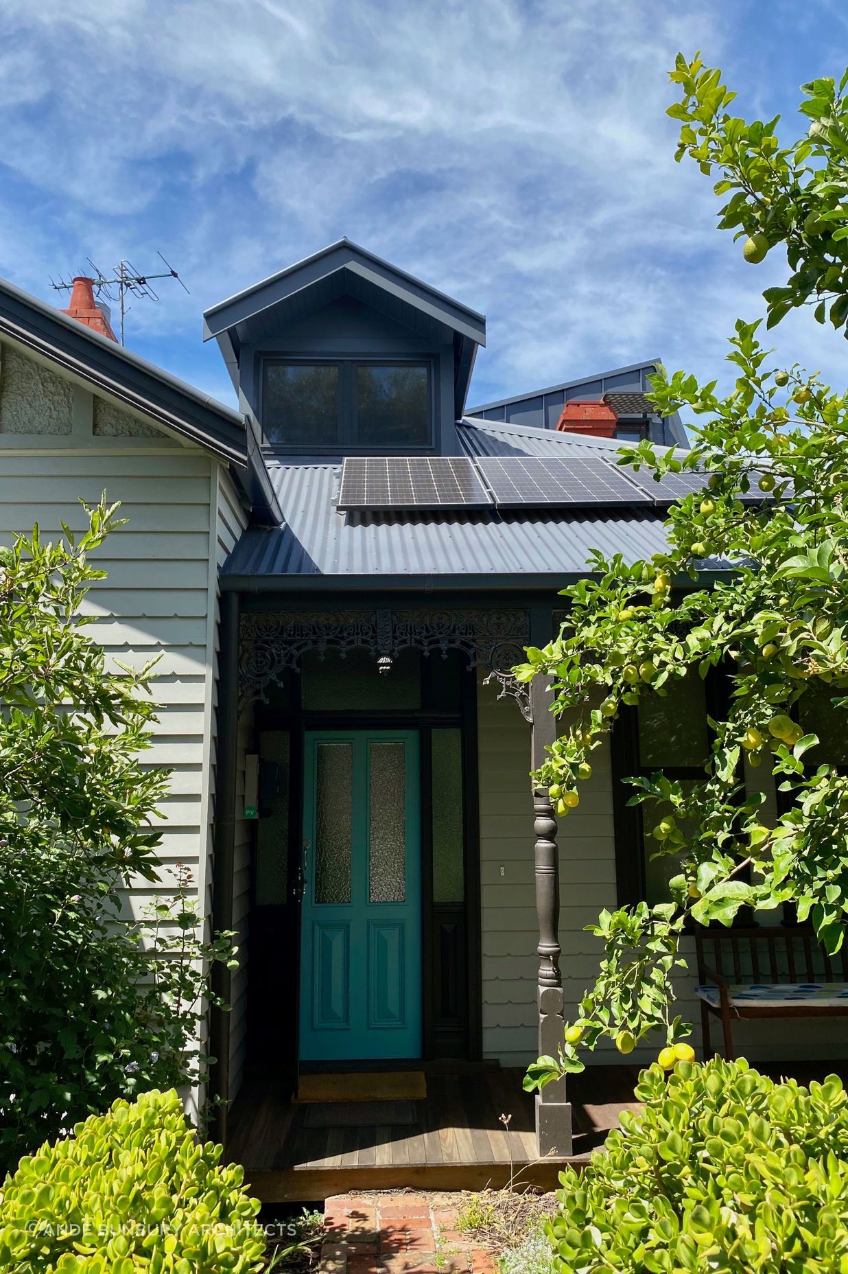 The heritage character of the front of the house has been retained and the upper storey is barely visible