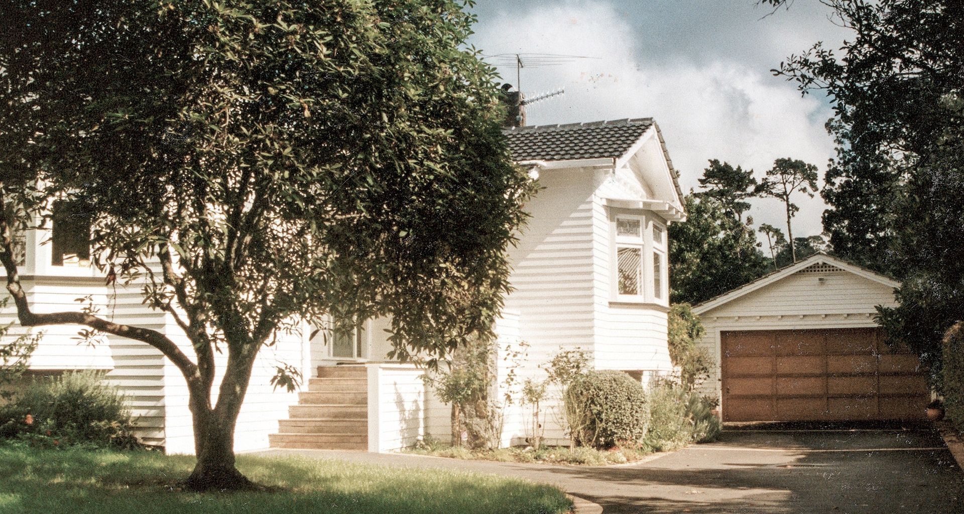 Maungakiekie Avenue, Greenlane banner
