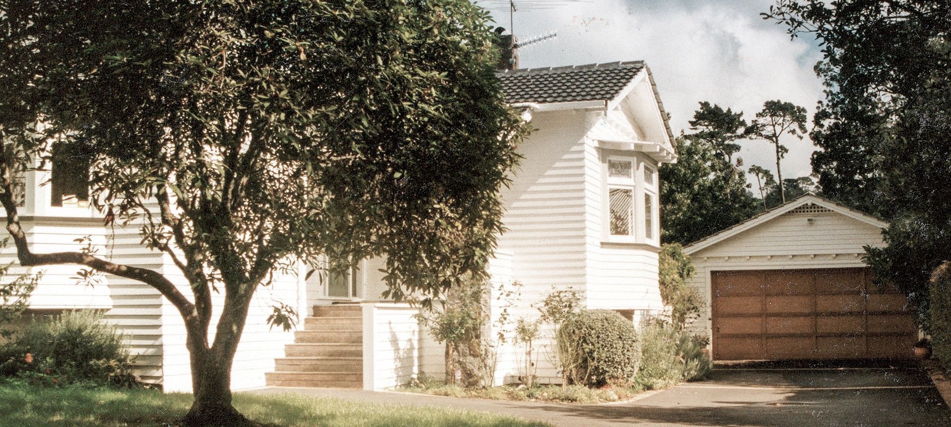 Maungakiekie Avenue, Greenlane banner