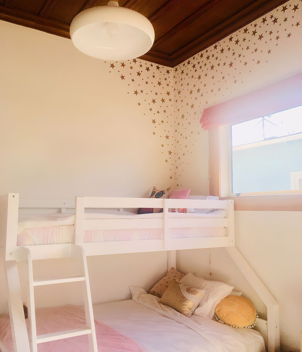 girls-bedroom-1.jpg