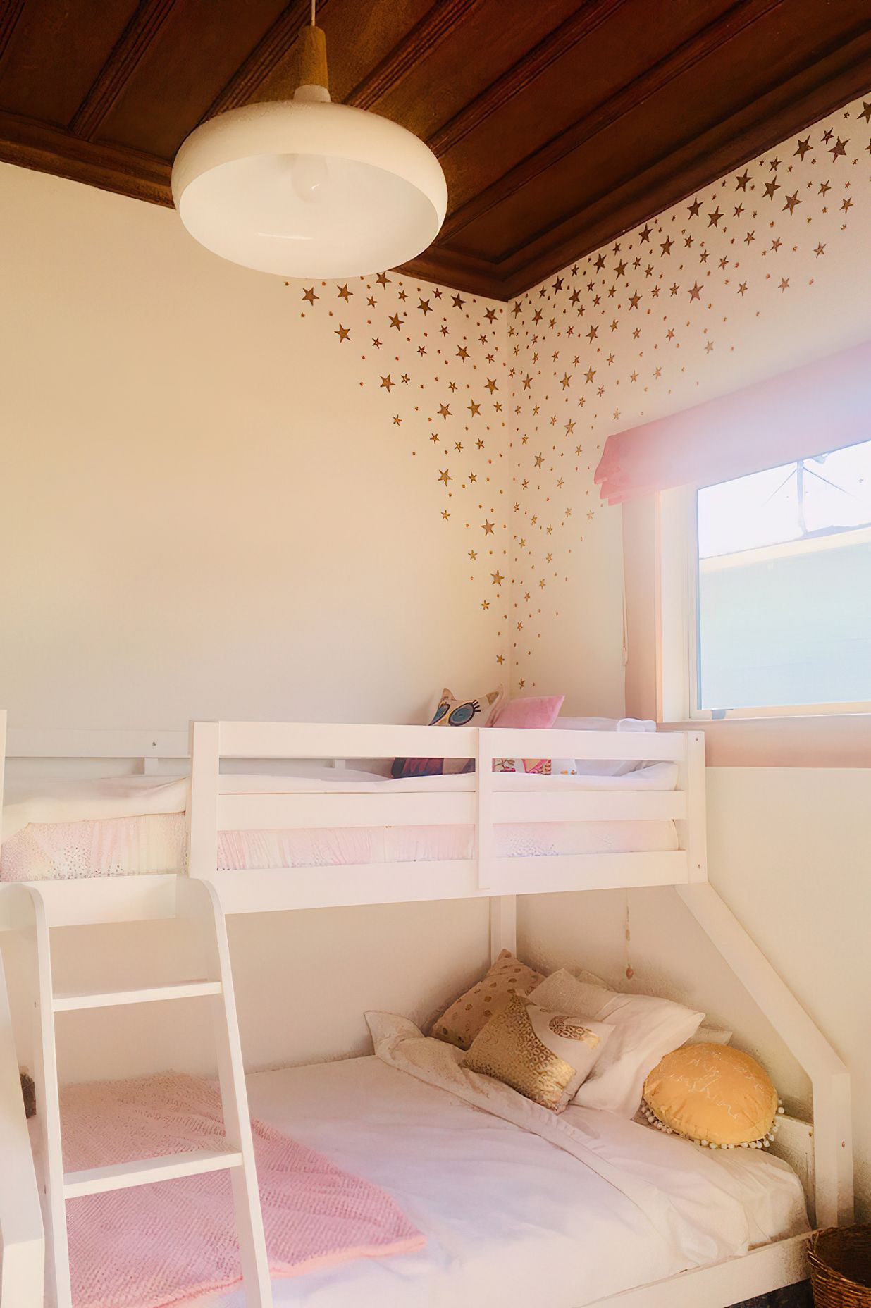 girls-bedroom-1.jpg
