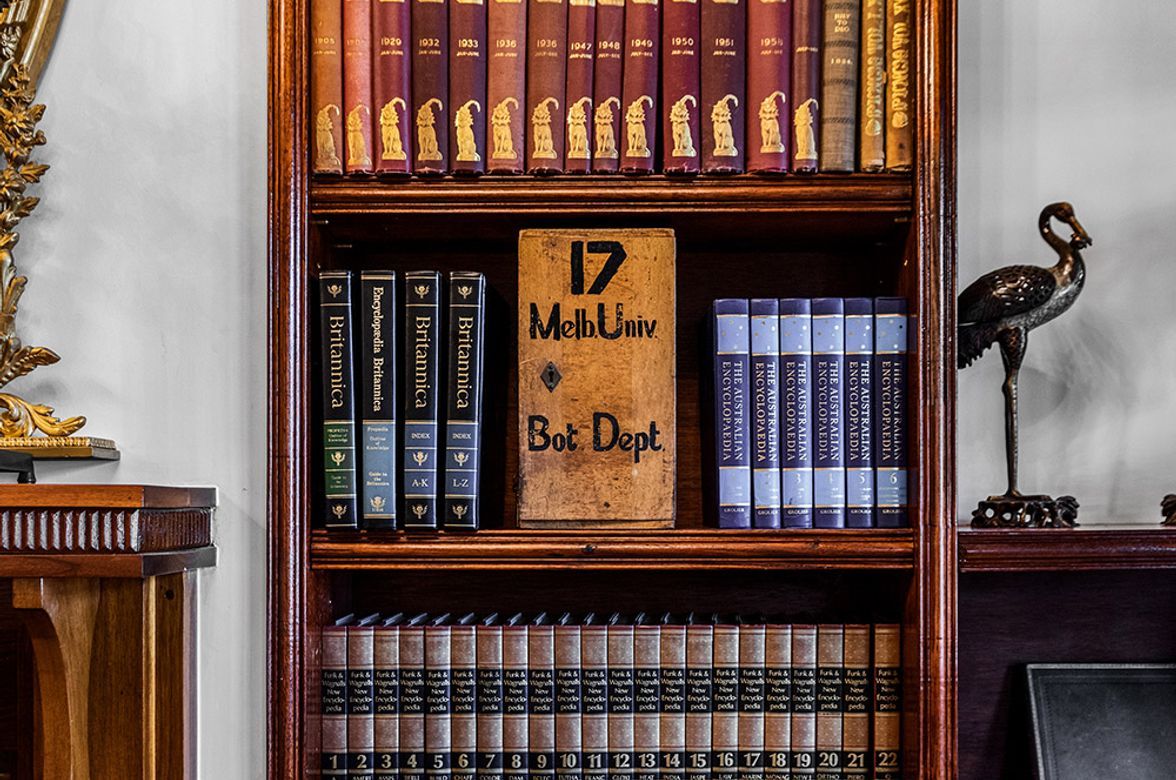 De Carle Library