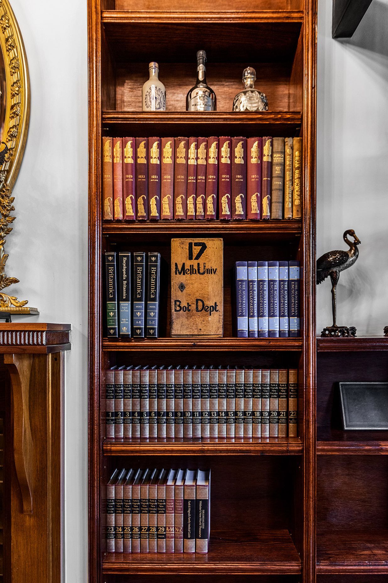 De Carle Library