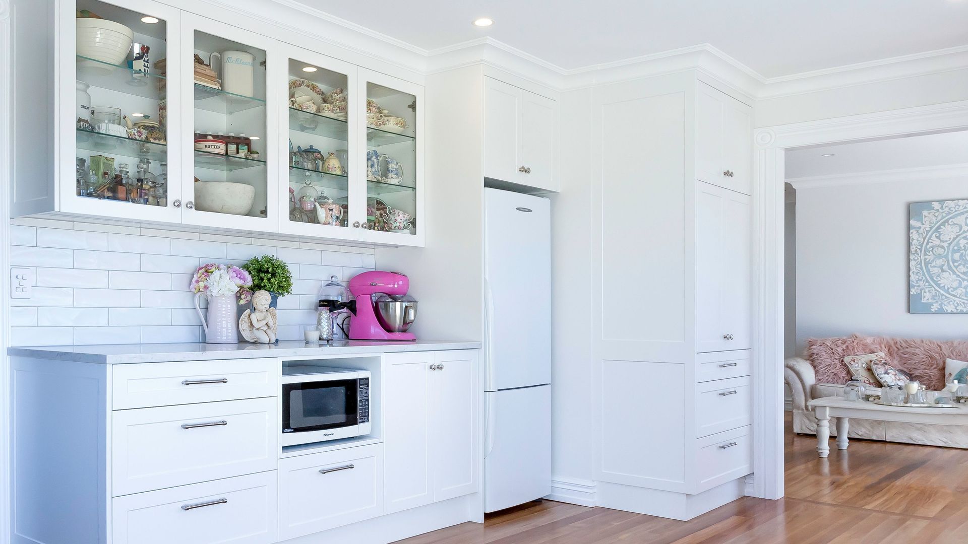 Hamptons-style Design Transforms 1980s Two-Storey Home banner