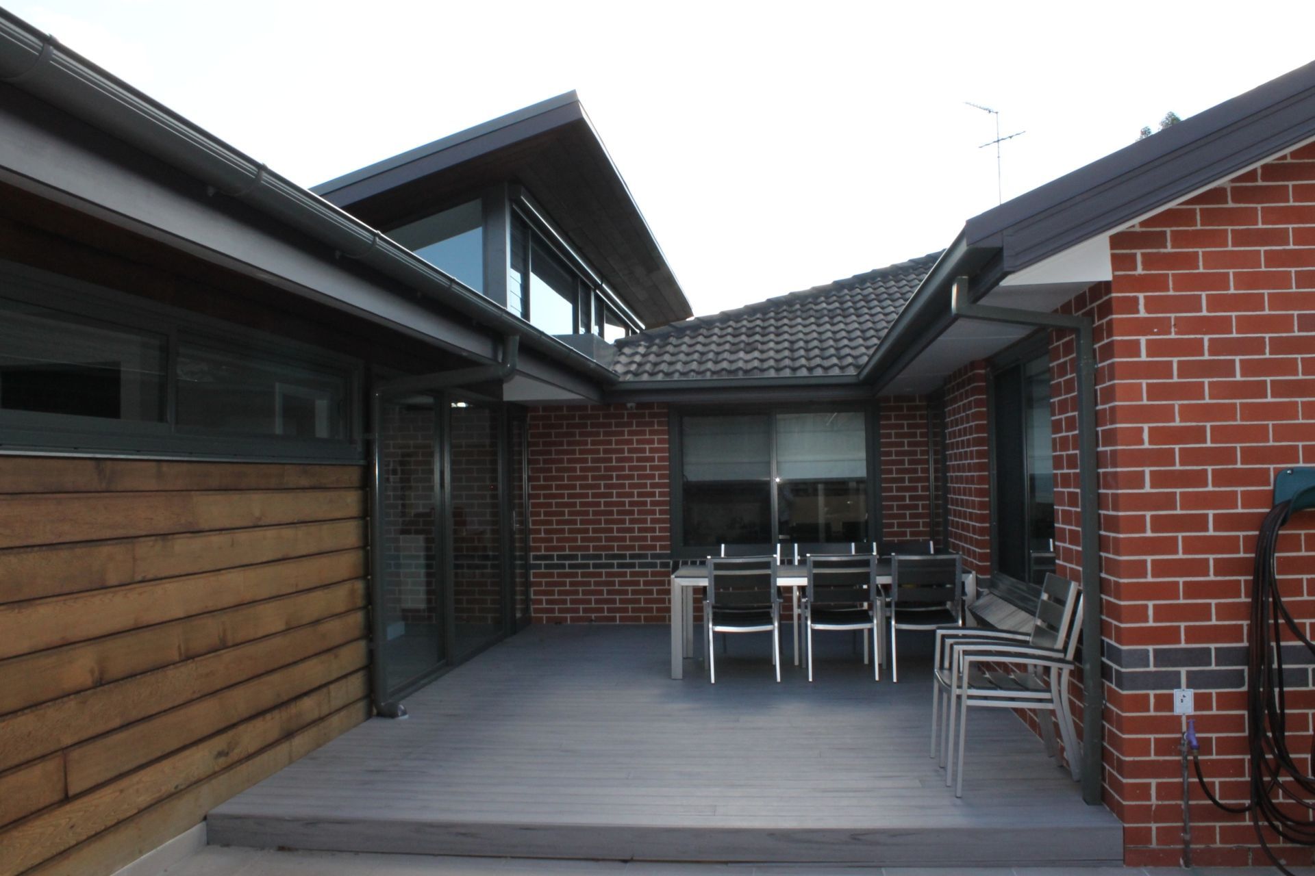 Side courtyard between new and existing
