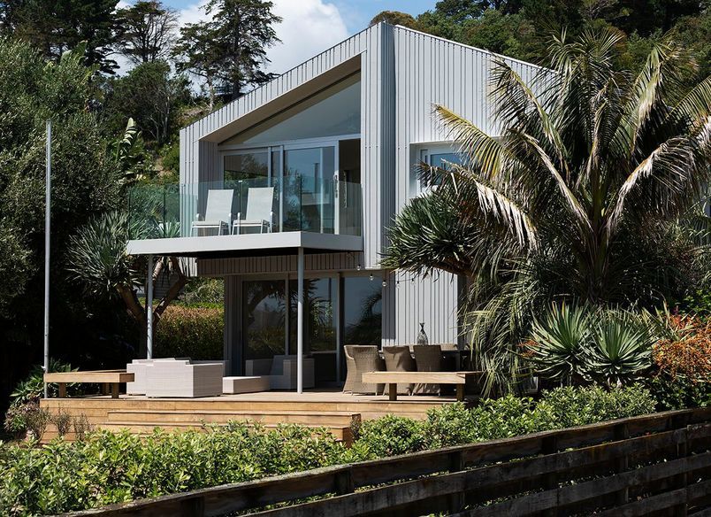2nd on 2nd, Beachfront