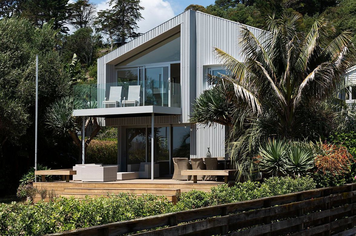 2nd on 2nd, Beachfront