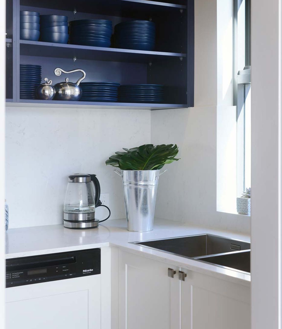 kitchen-design-butlers-pantry-fisher-paykel-dulux-polyurethane-quantum-quartz-miele-smeg-blanco-blum-71.jpg