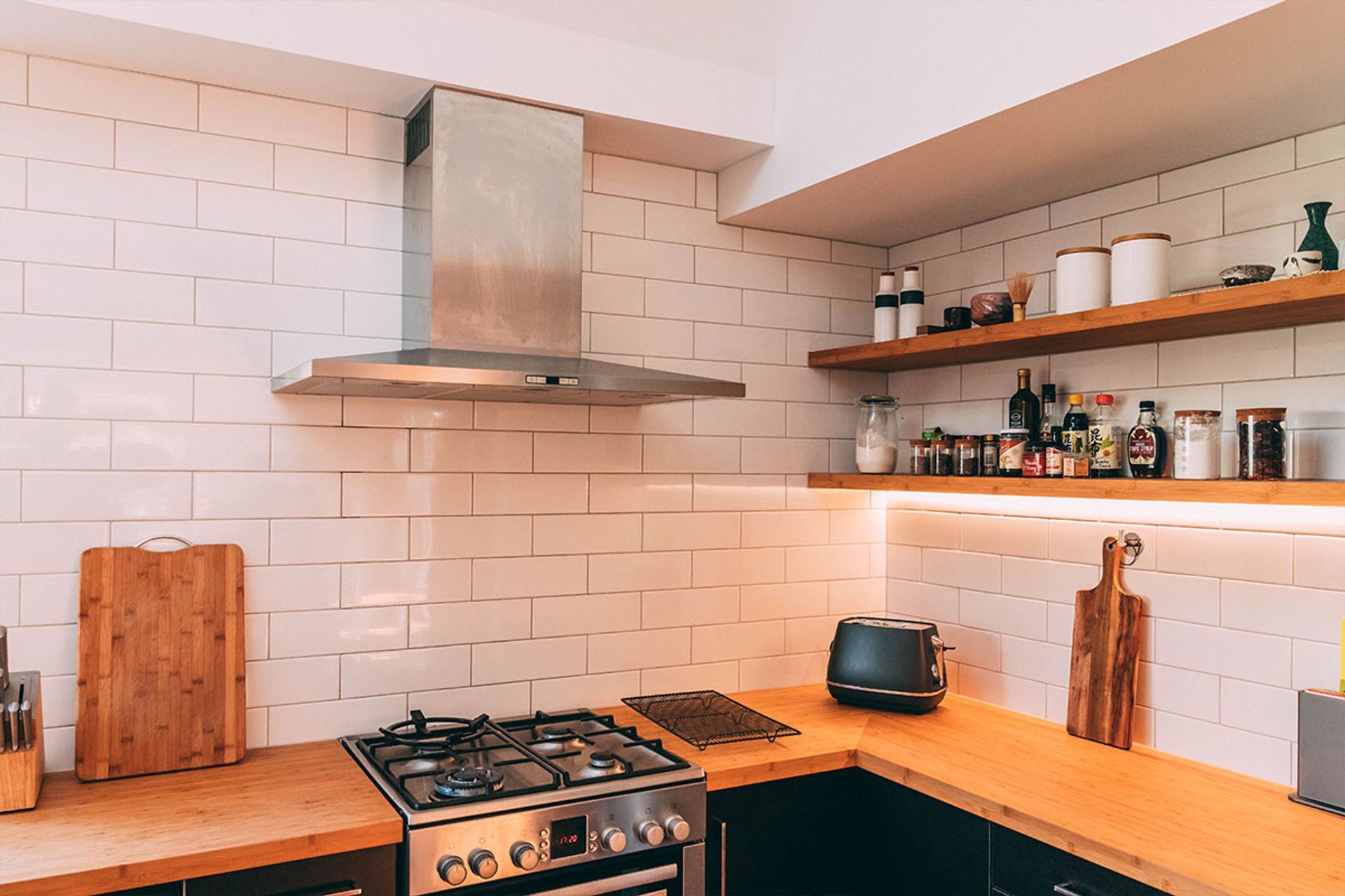 Hautana Square, Woburn