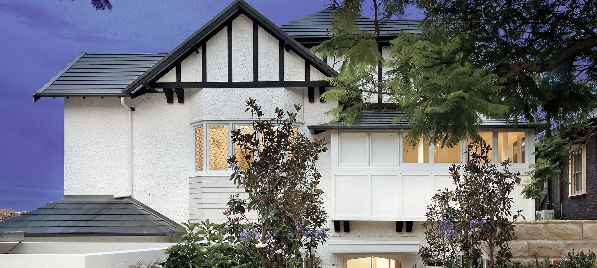 Carabelle Apartments, Kirribilli banner