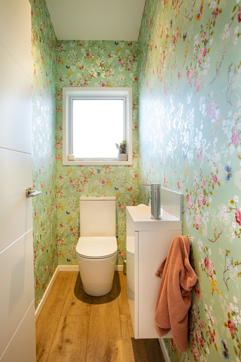 Complete Refurbishment Provides Perfect Indoor, Outdoor Flow!