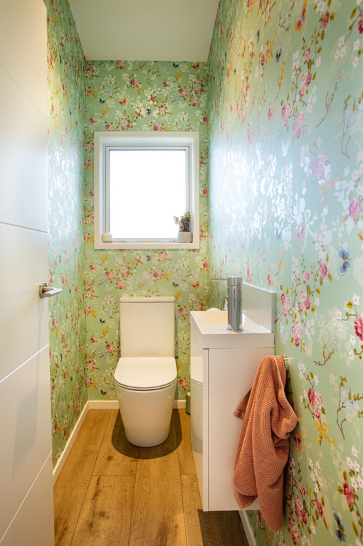 Complete Refurbishment Provides Perfect Indoor, Outdoor Flow!