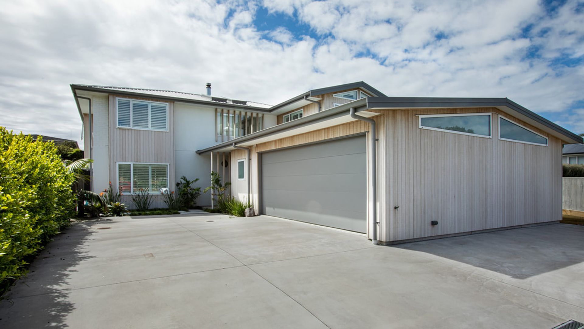 Complete Refurbishment Provides Perfect Indoor, Outdoor Flow! banner