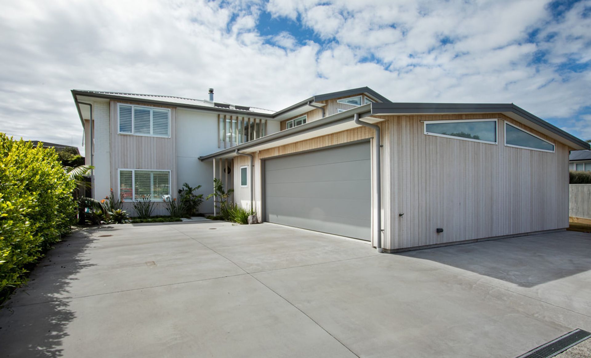 Complete Refurbishment Provides Perfect Indoor, Outdoor Flow!