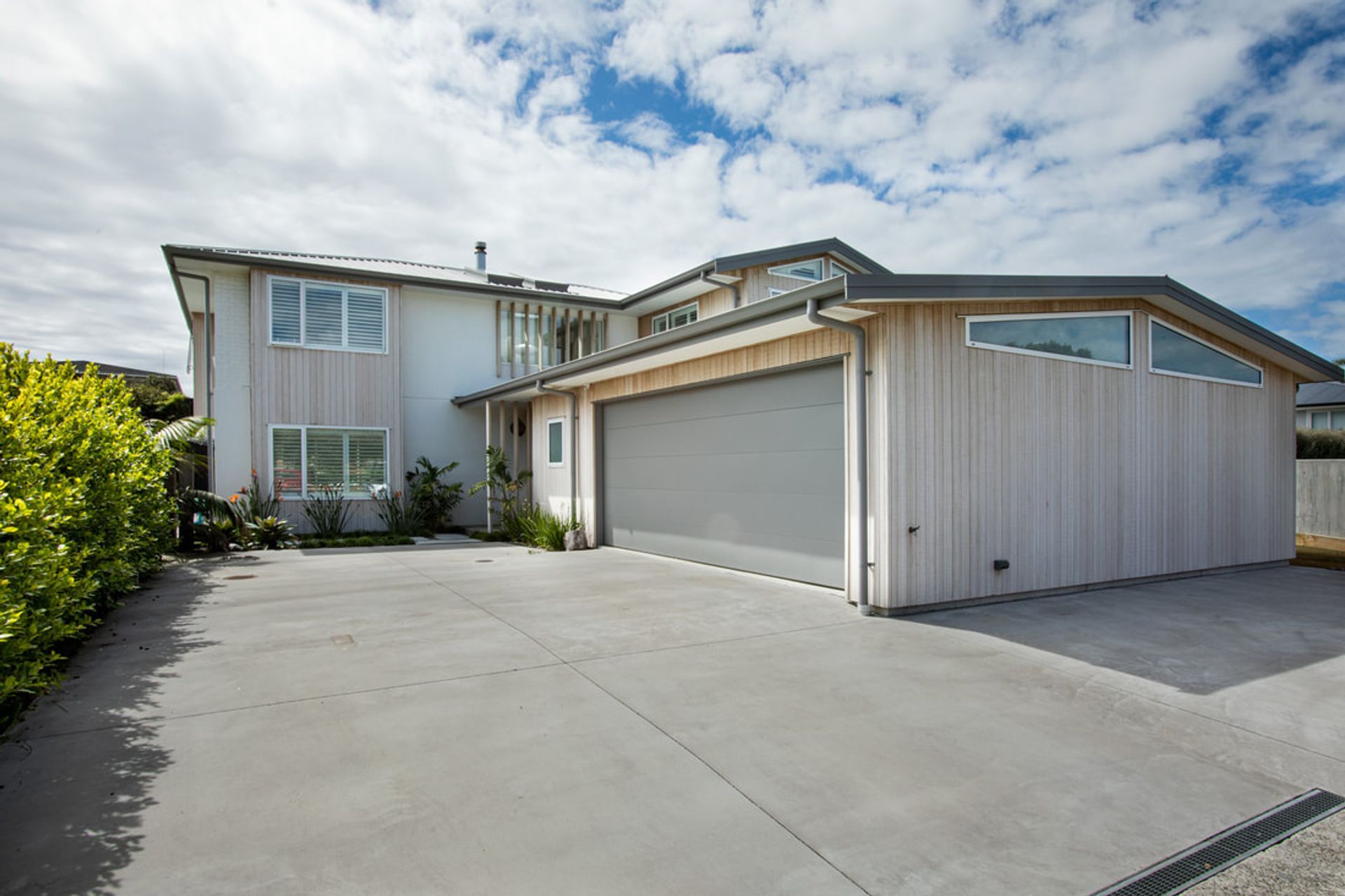 Complete Refurbishment Provides Perfect Indoor, Outdoor Flow!