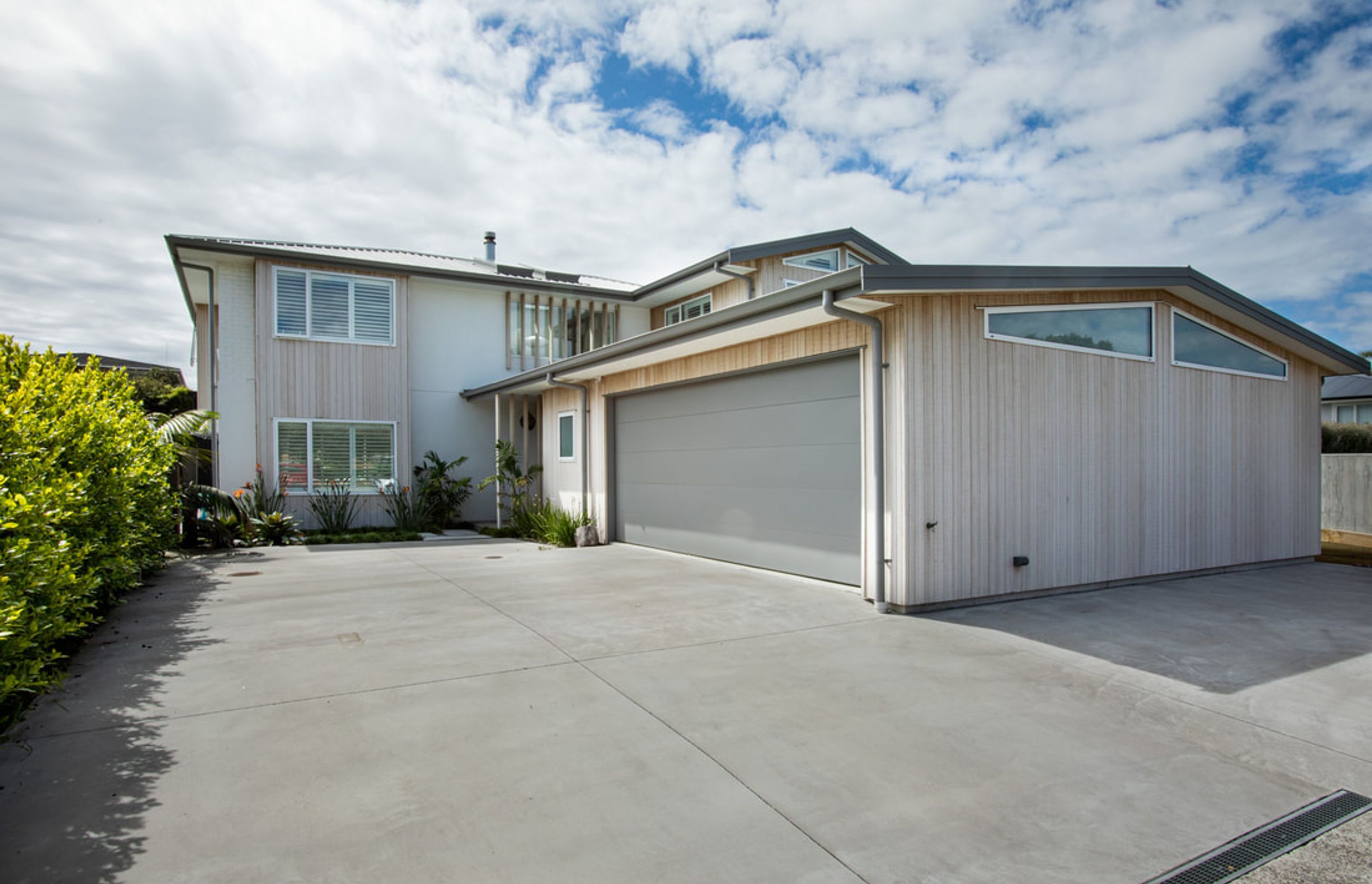 Complete Refurbishment Provides Perfect Indoor, Outdoor Flow!