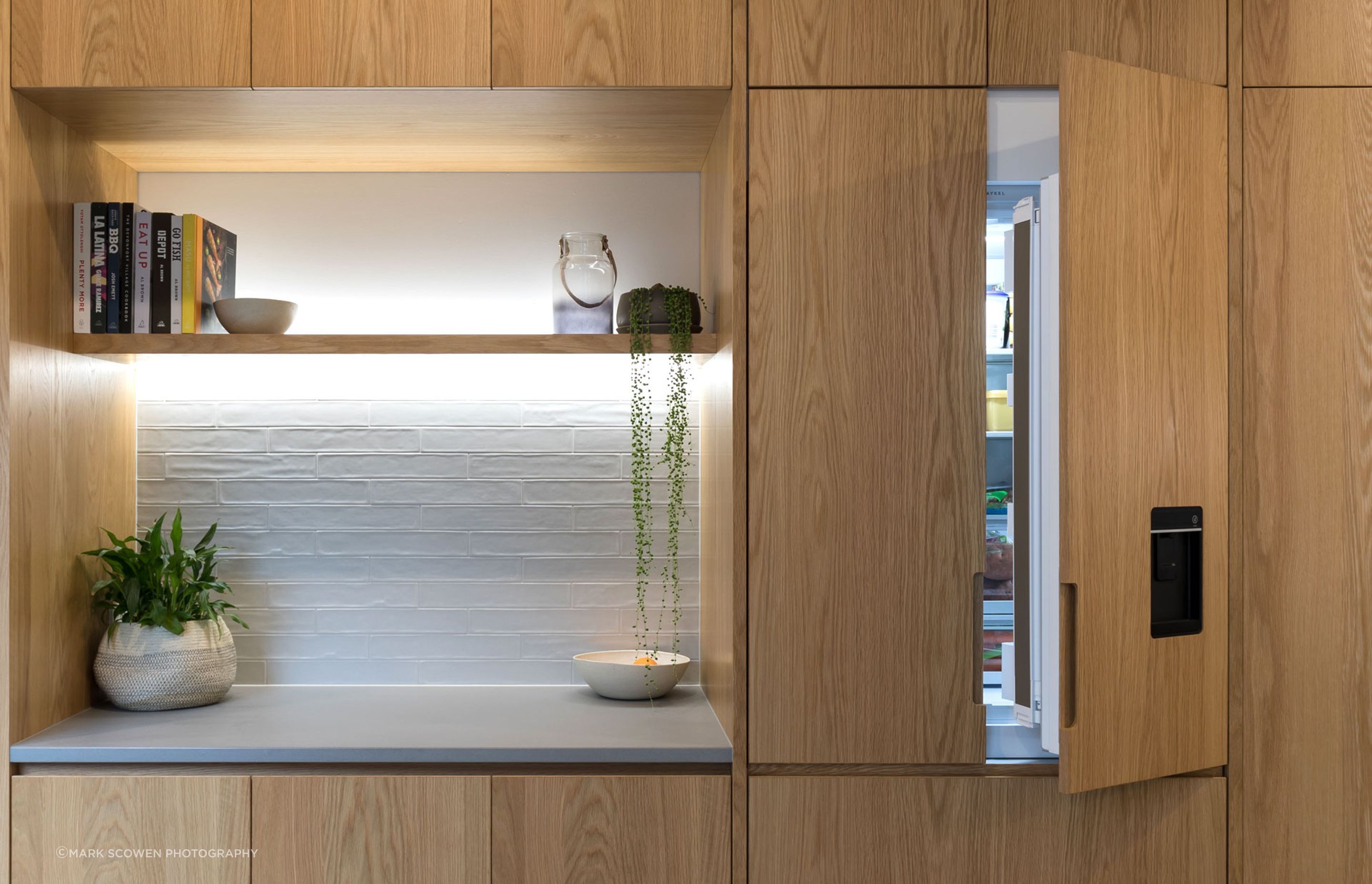 neo-design-designer-kitchen-auckland-renovation-devonport-oak-veneer-trendstone-calacatta-10.jpg