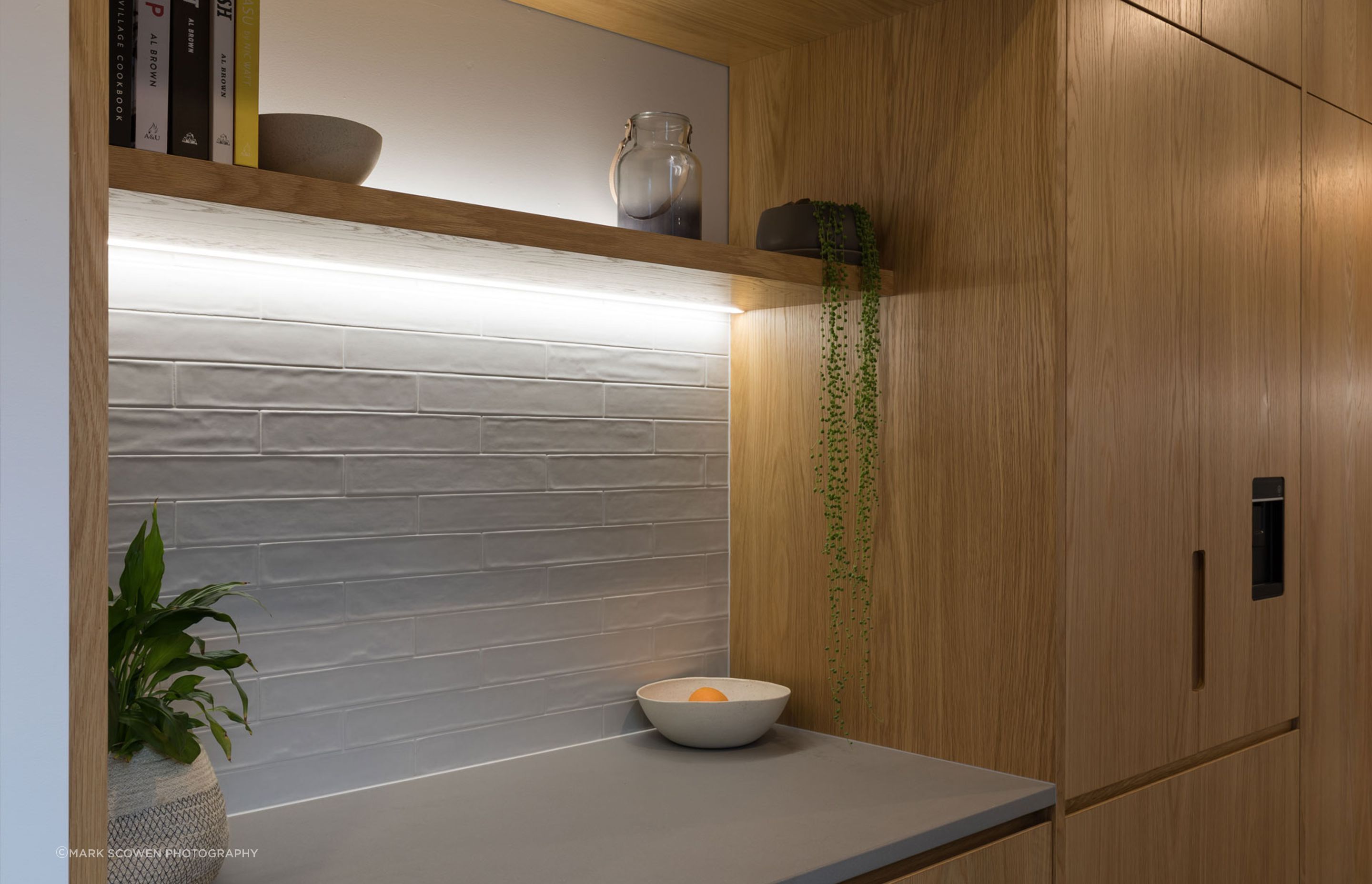 neo-design-designer-kitchen-auckland-renovation-devonport-oak-veneer-trendstone-calacatta-9.jpg