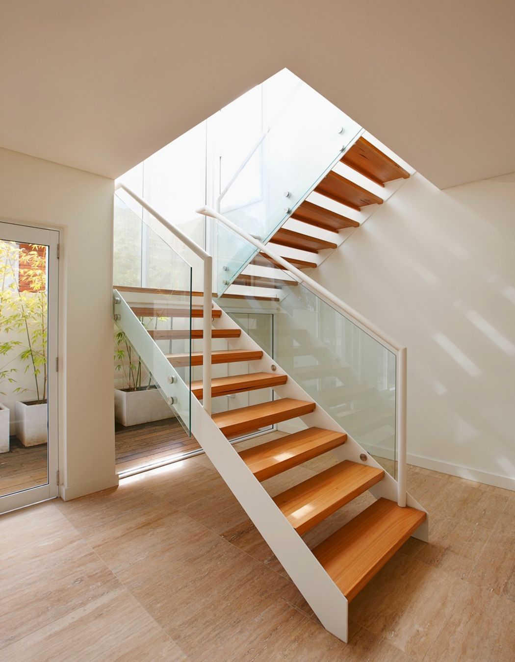 Steel, timber &amp; glass feature stair