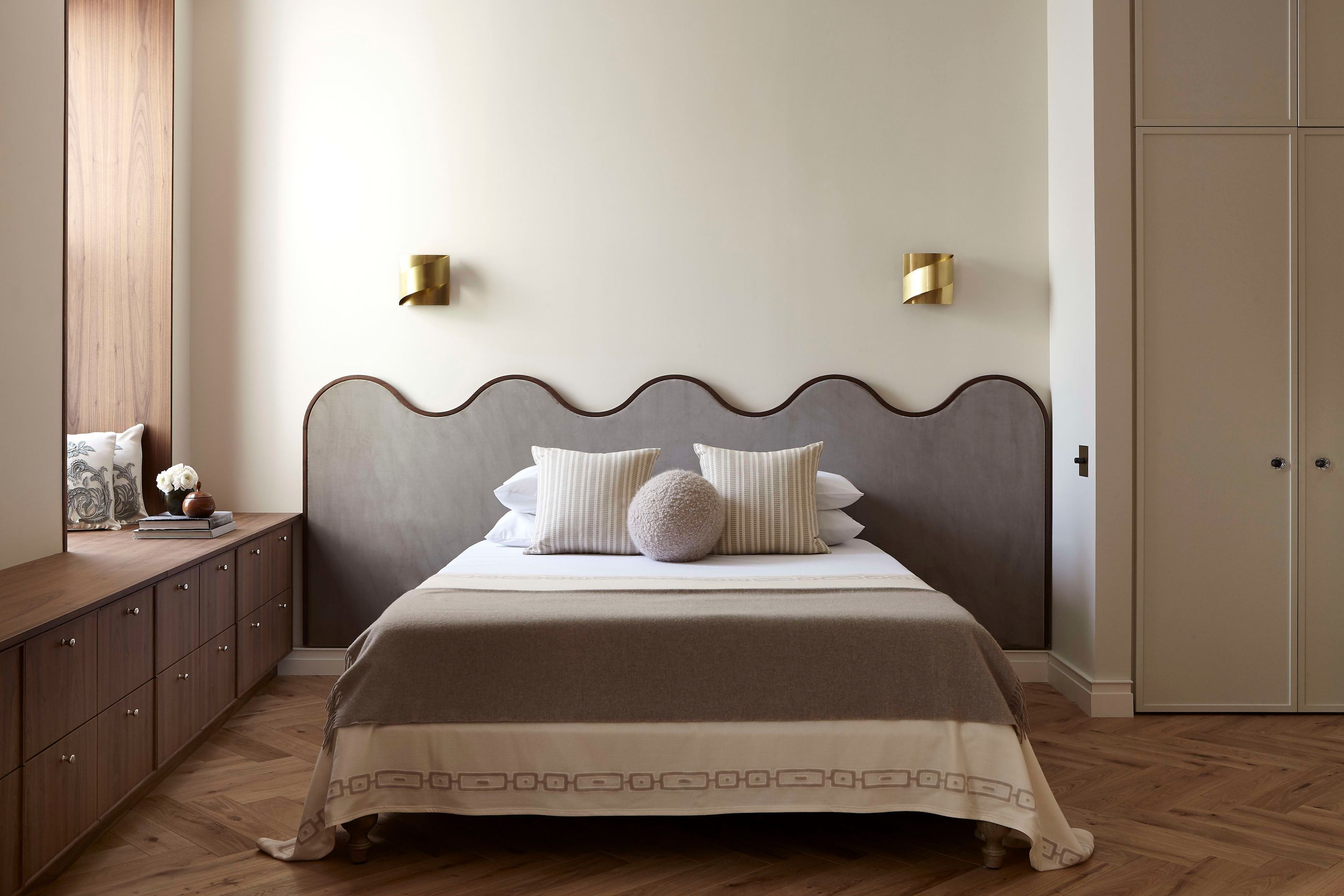 projectnahw3010cedroherringbonewestvillagerenobedroomlandscape-1.jpg