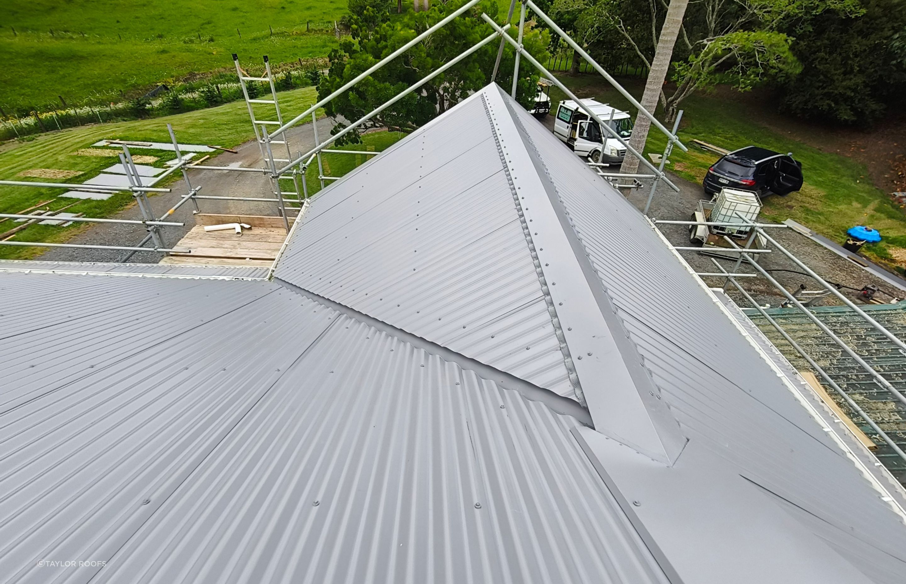 roof1.jpg