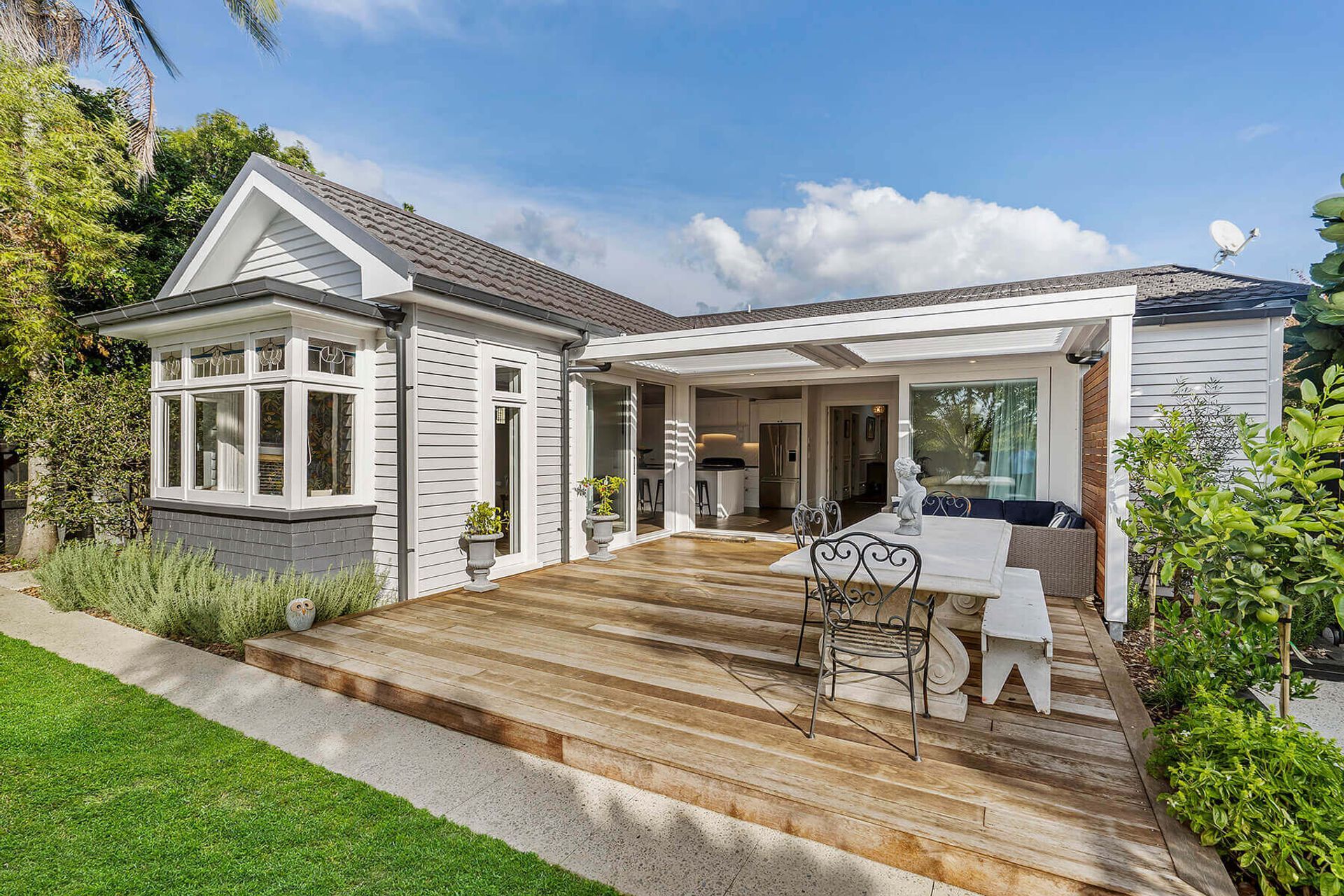 The new area encompasses a playroom, dining area, kitchen and living room that flows out onto the patio and lawn. New windows and sliding glass doors were installed, a new Qwila deck and screens were built and a Louvretech system installed.