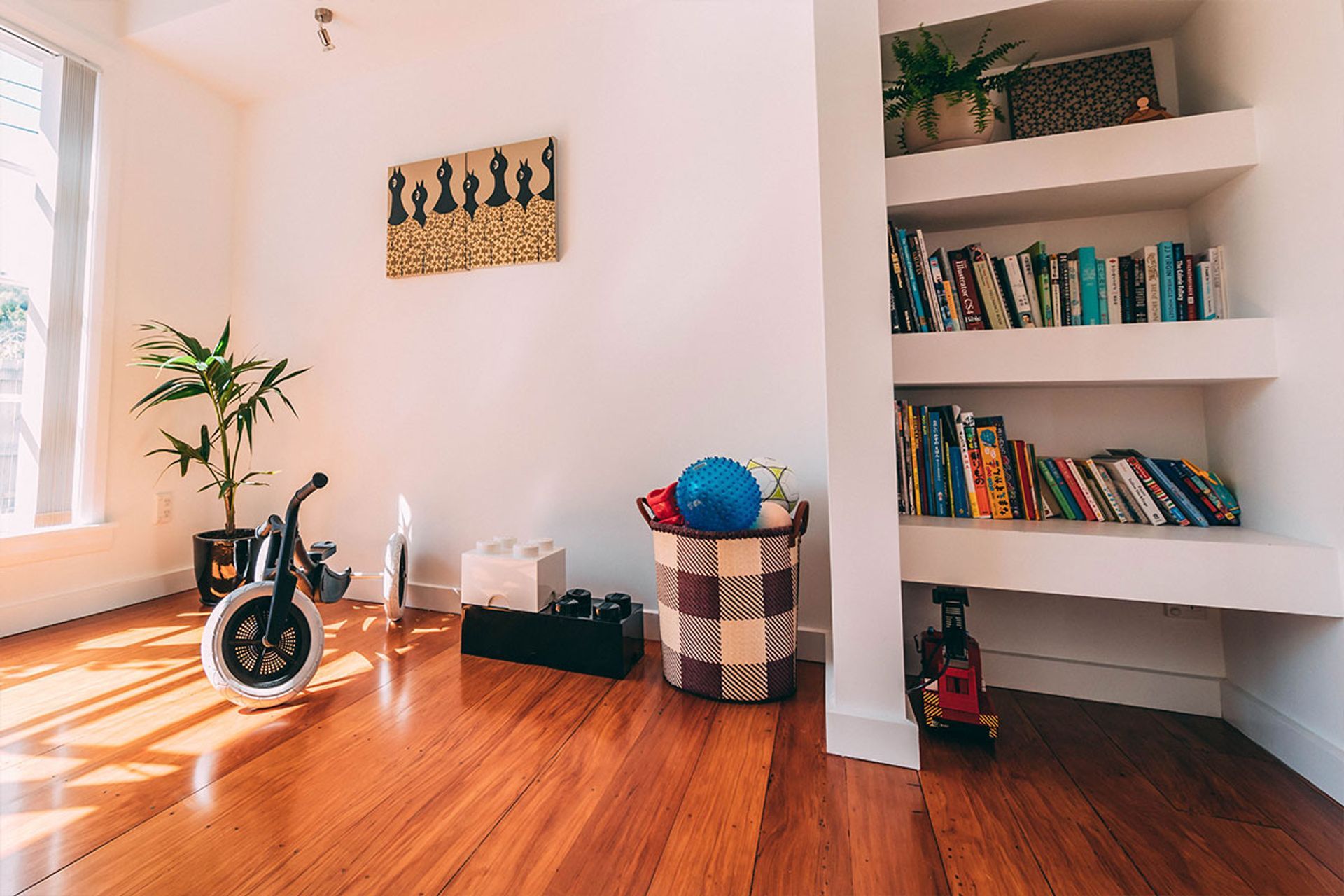 Hautana Square, Woburn