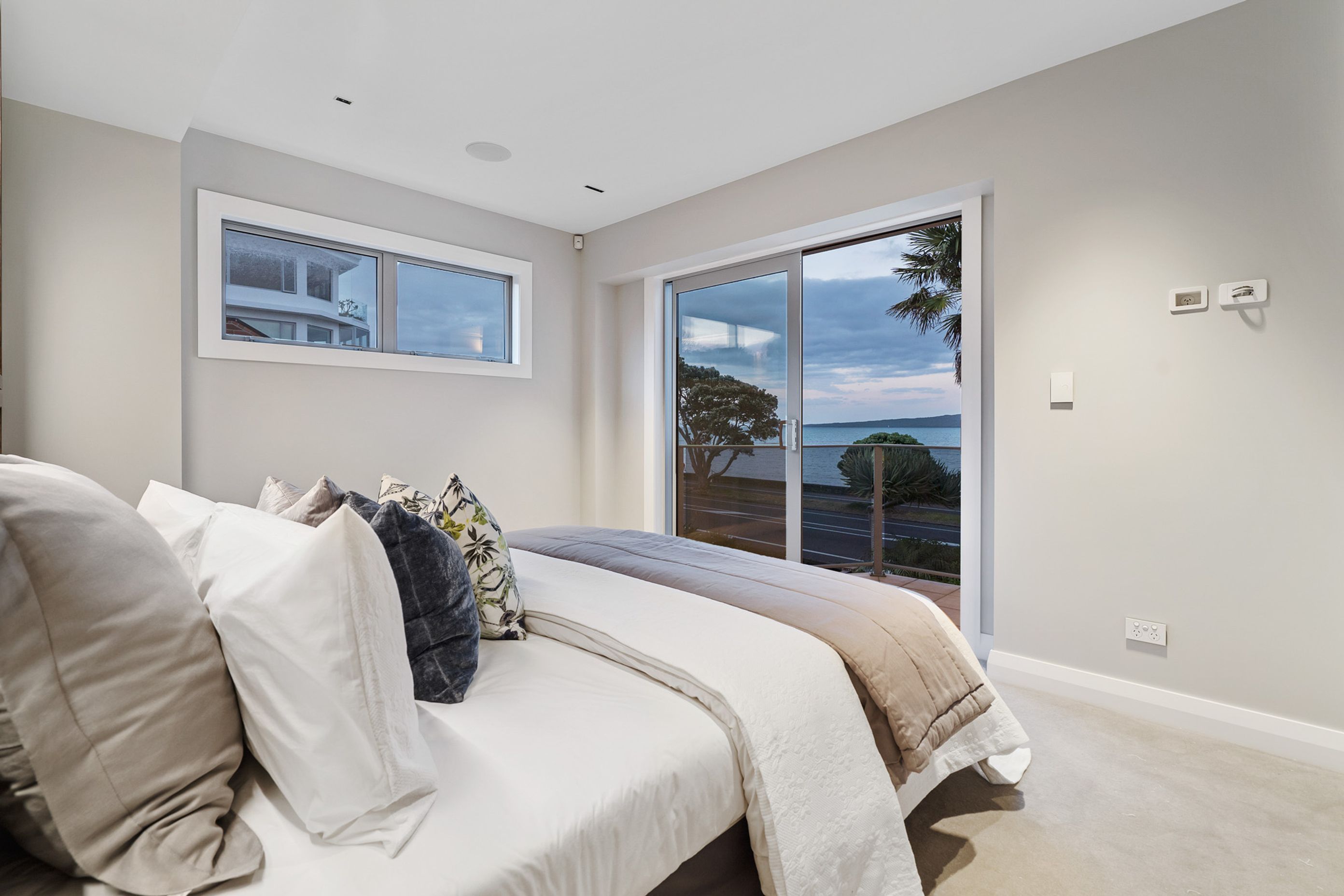 Tamaki Drive Apartment