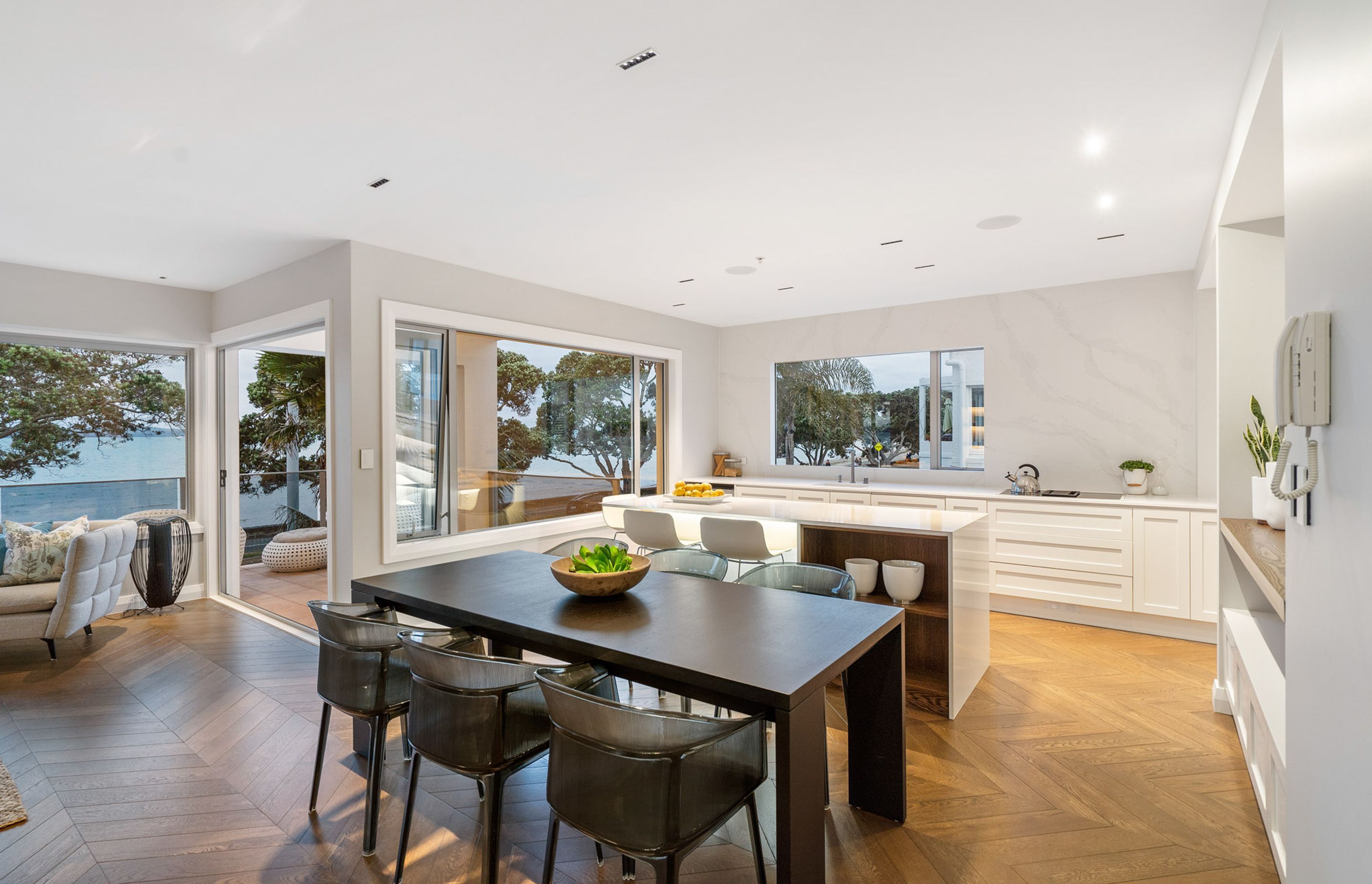 Tamaki Drive Apartment