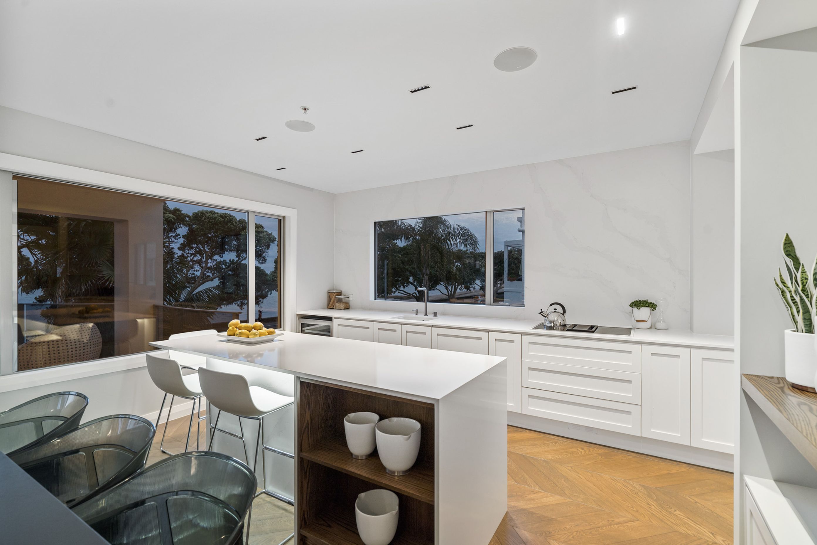 Tamaki Drive Apartment