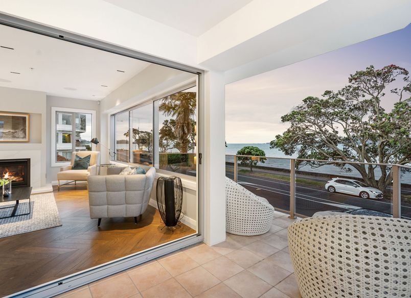 Tamaki Drive Apartment