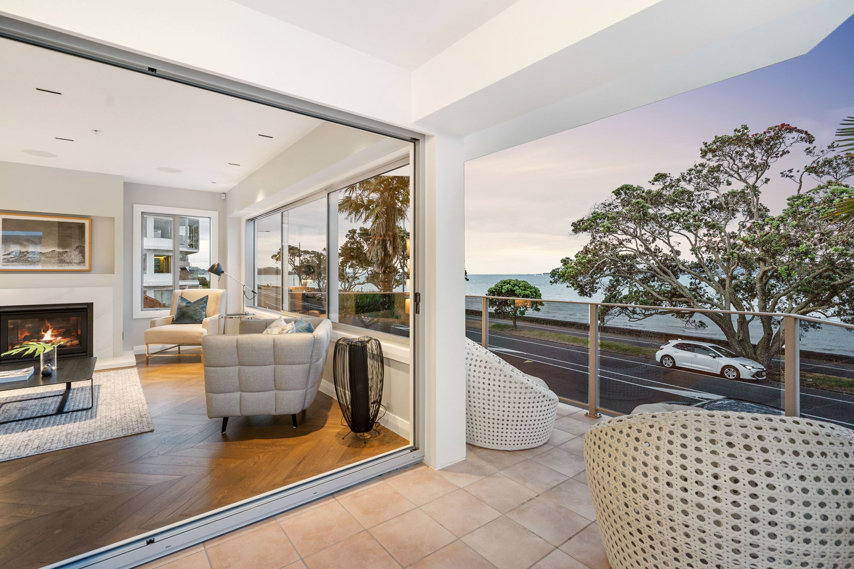 Tamaki Drive Apartment