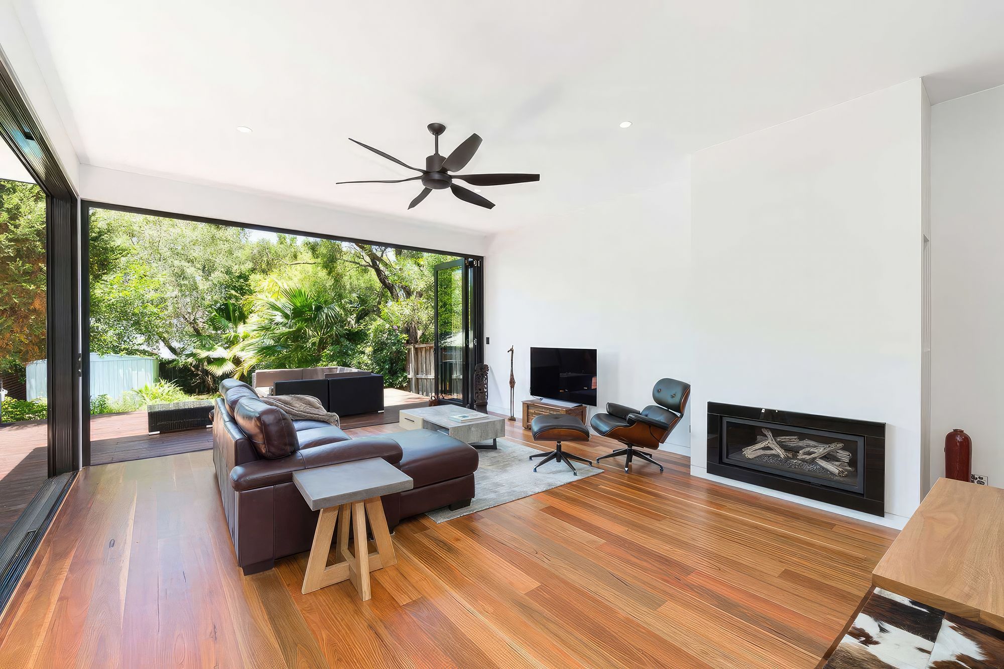 up1-Lounge-room-inc-fireplace-fix-standard-scale-200x-v2.jpg