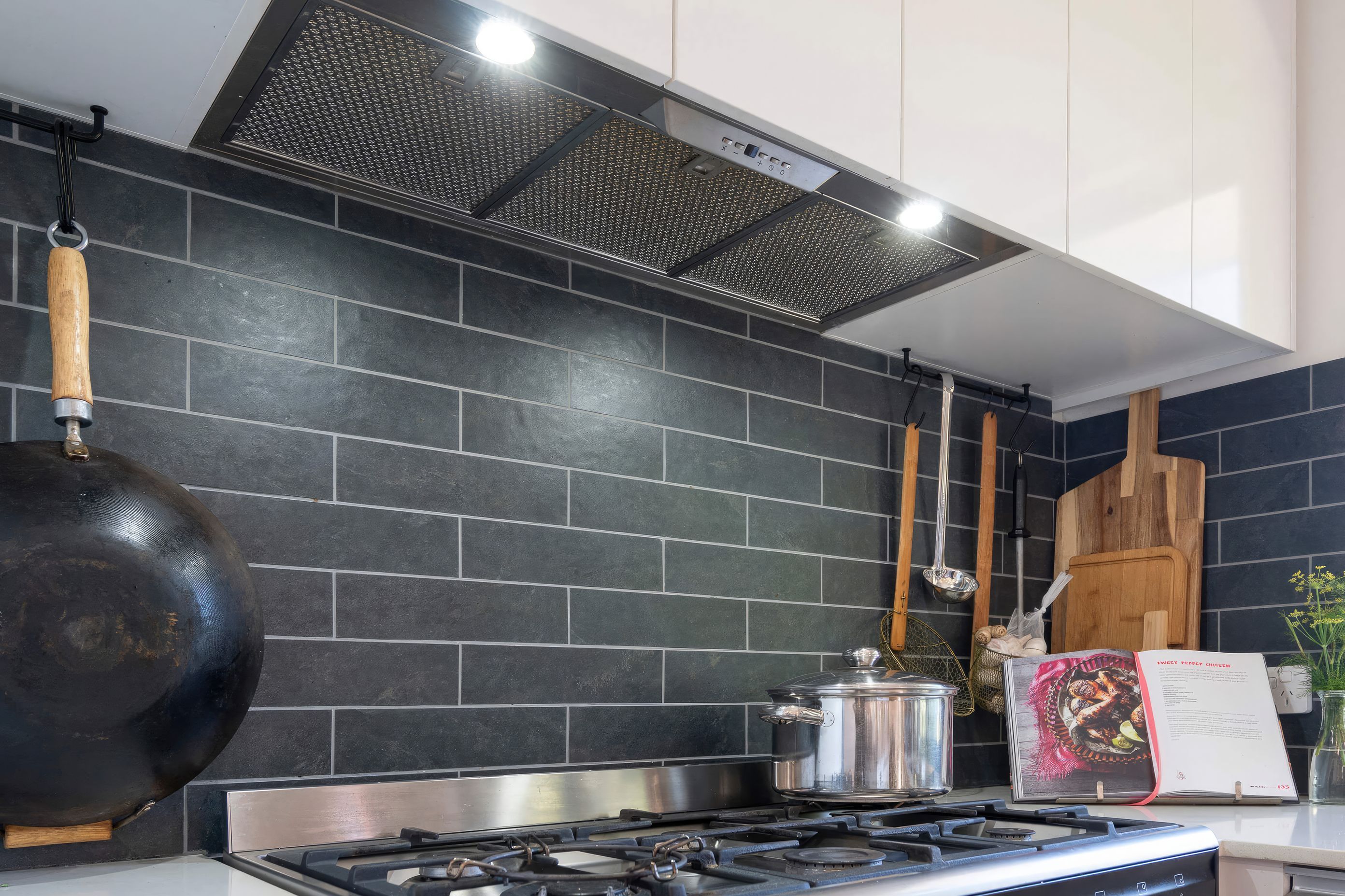 up6576654d9a6e6e3c95bd549eExaust-Hood-fix-standard-scale-150x.jpg