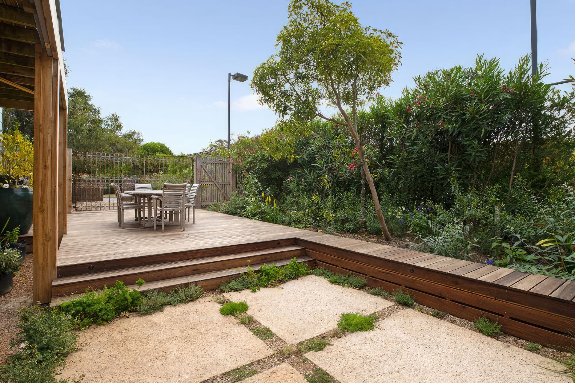 upAnglesea-deck-3-1000x700-fix-standard-scale-400x.jpg