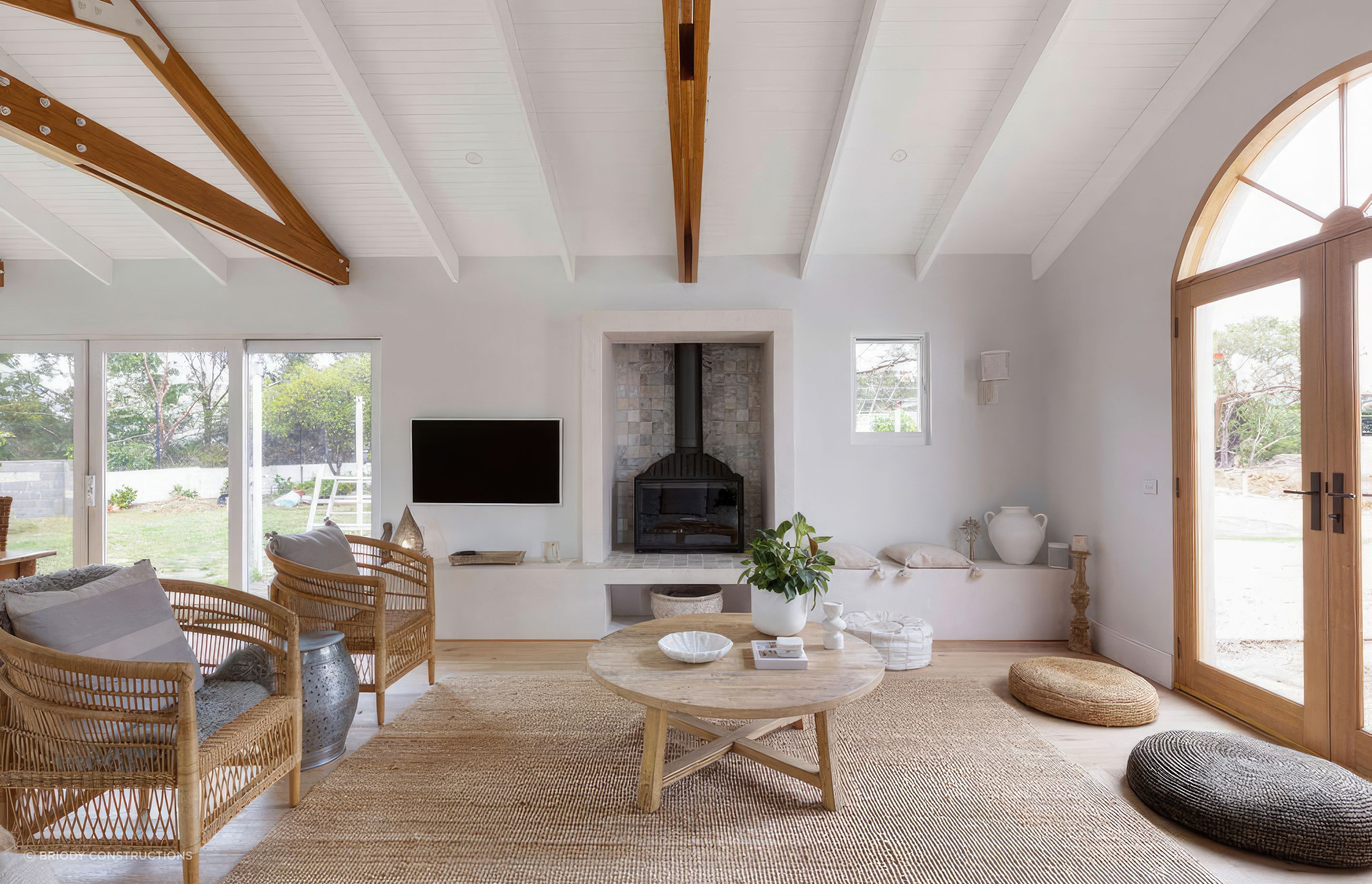 upFireplace-living-area-1000x700-fix-standard-scale-400x-v3.jpg