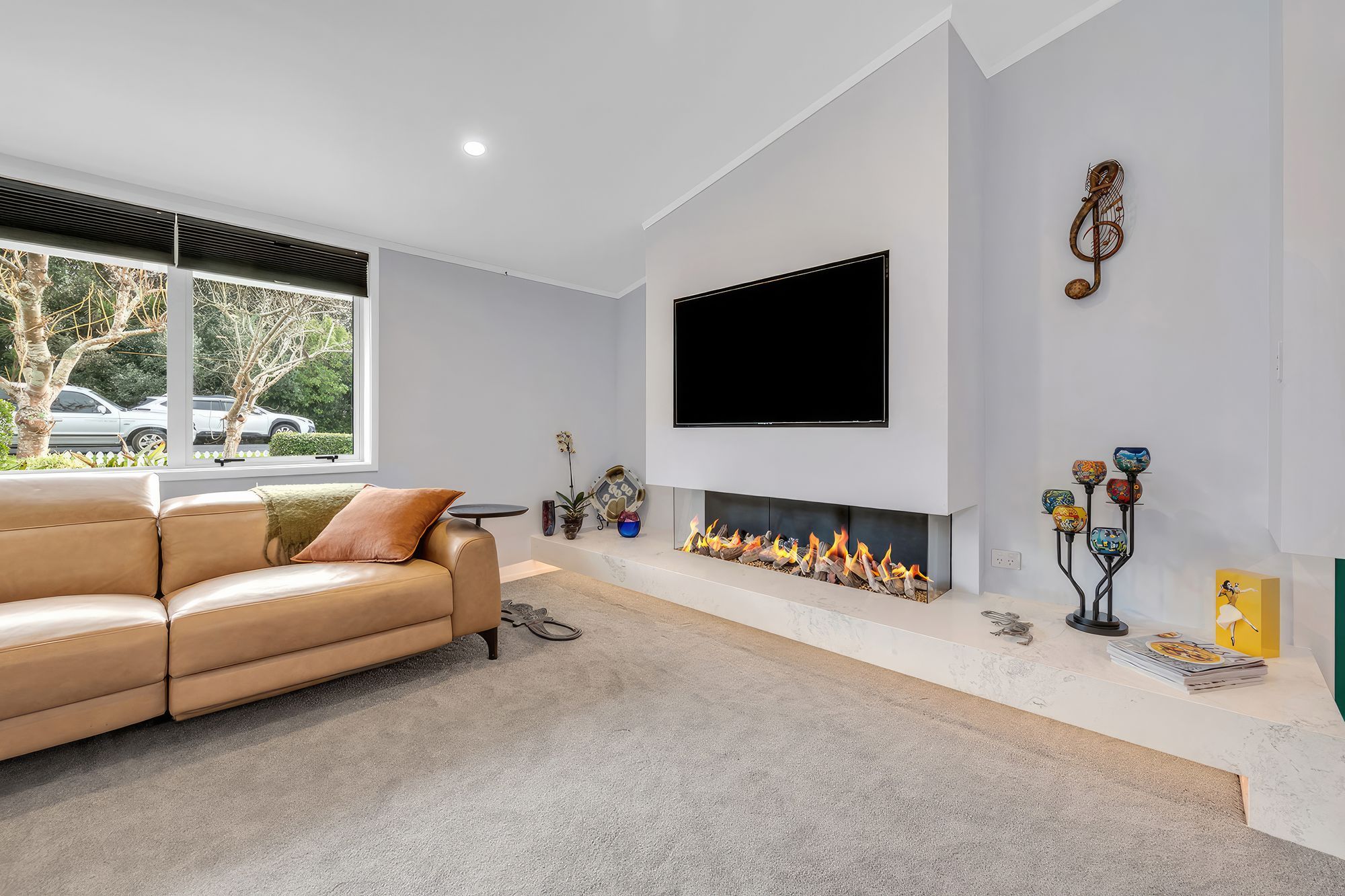 upGallery-Lounge-Reno-Beachlands-fix-standard-scale-200x-v3.jpg
