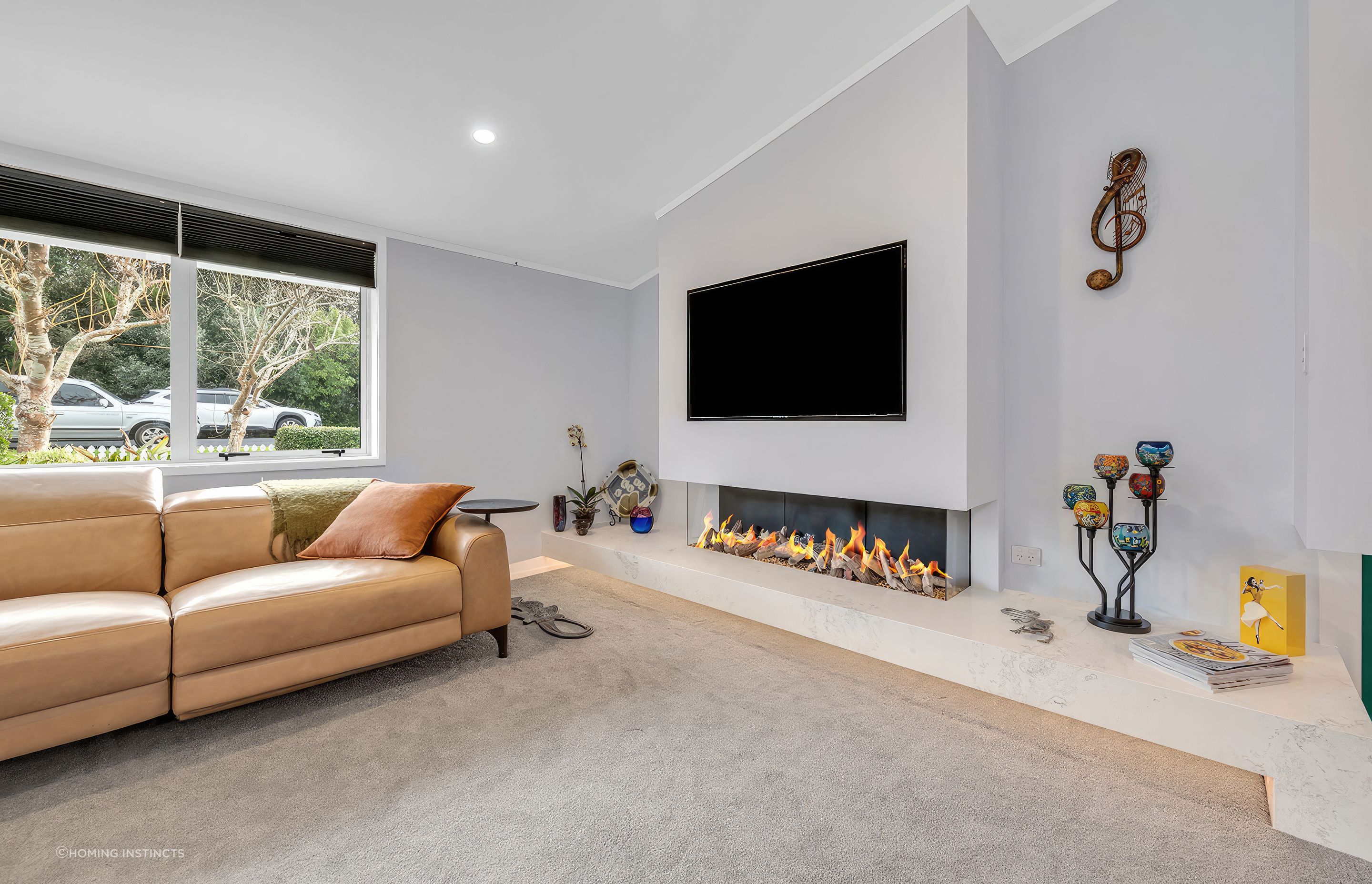 upGallery-Lounge-Reno-Beachlands-fix-standard-scale-200x-v3.jpg
