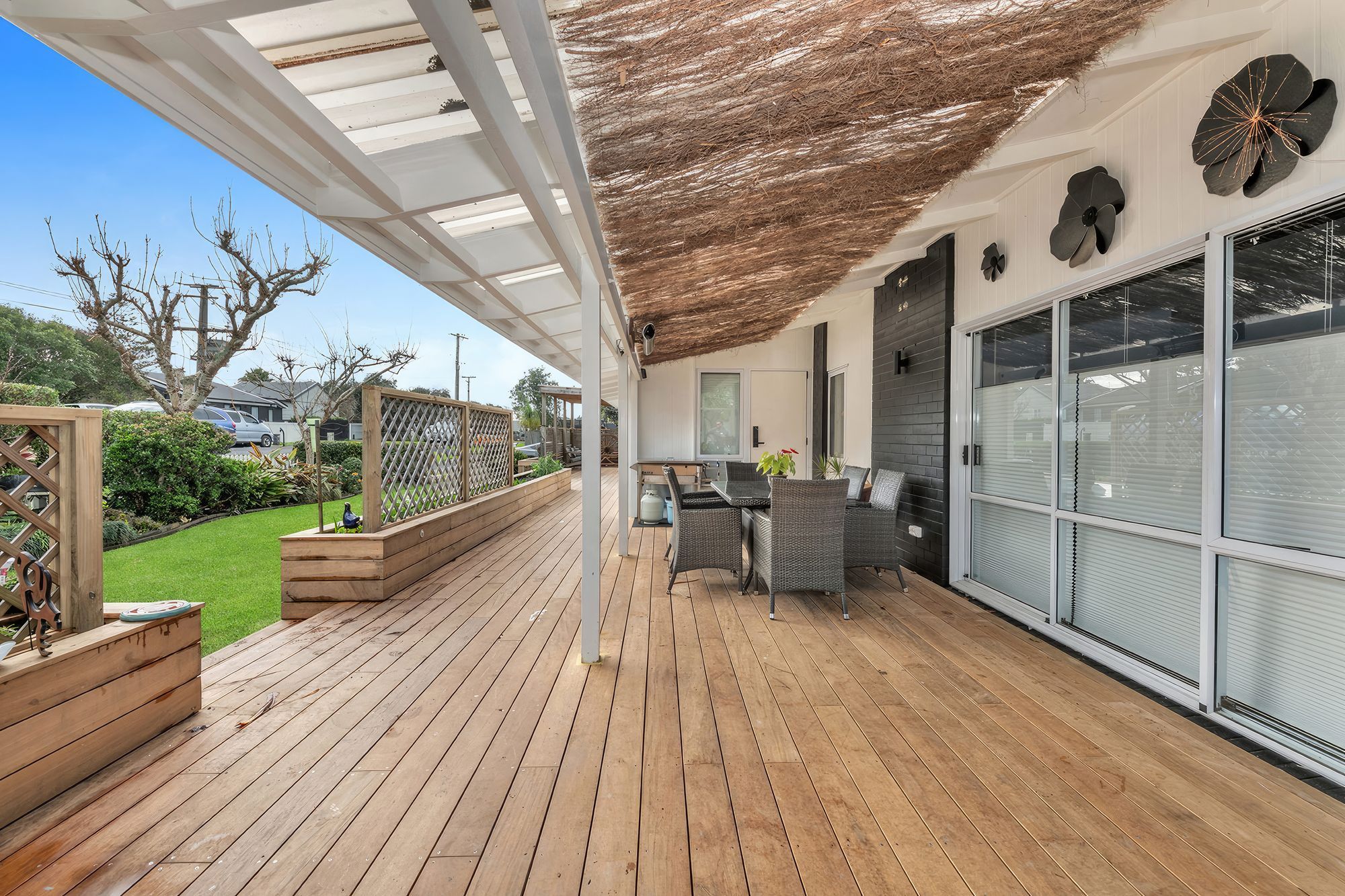 upGallery-ourdoor-living-Beachlands-fix-standard-scale-200x.jpg
