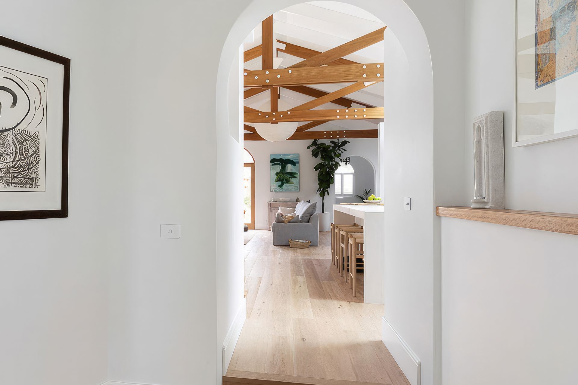 upHallway-square-900x700-fix-standard-scale-400x.jpg