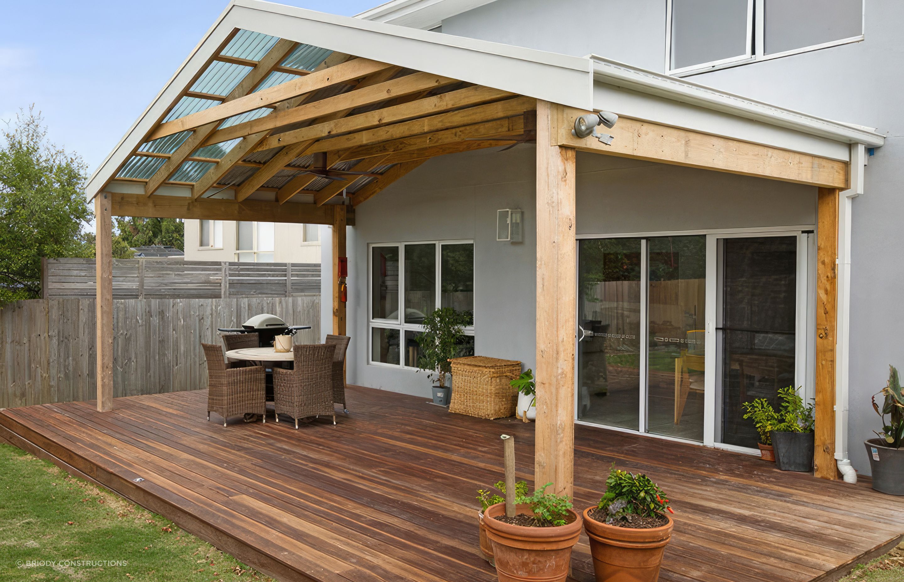upJan-Juc-deck-square-2-900x700-fix-standard-scale-400x.jpg