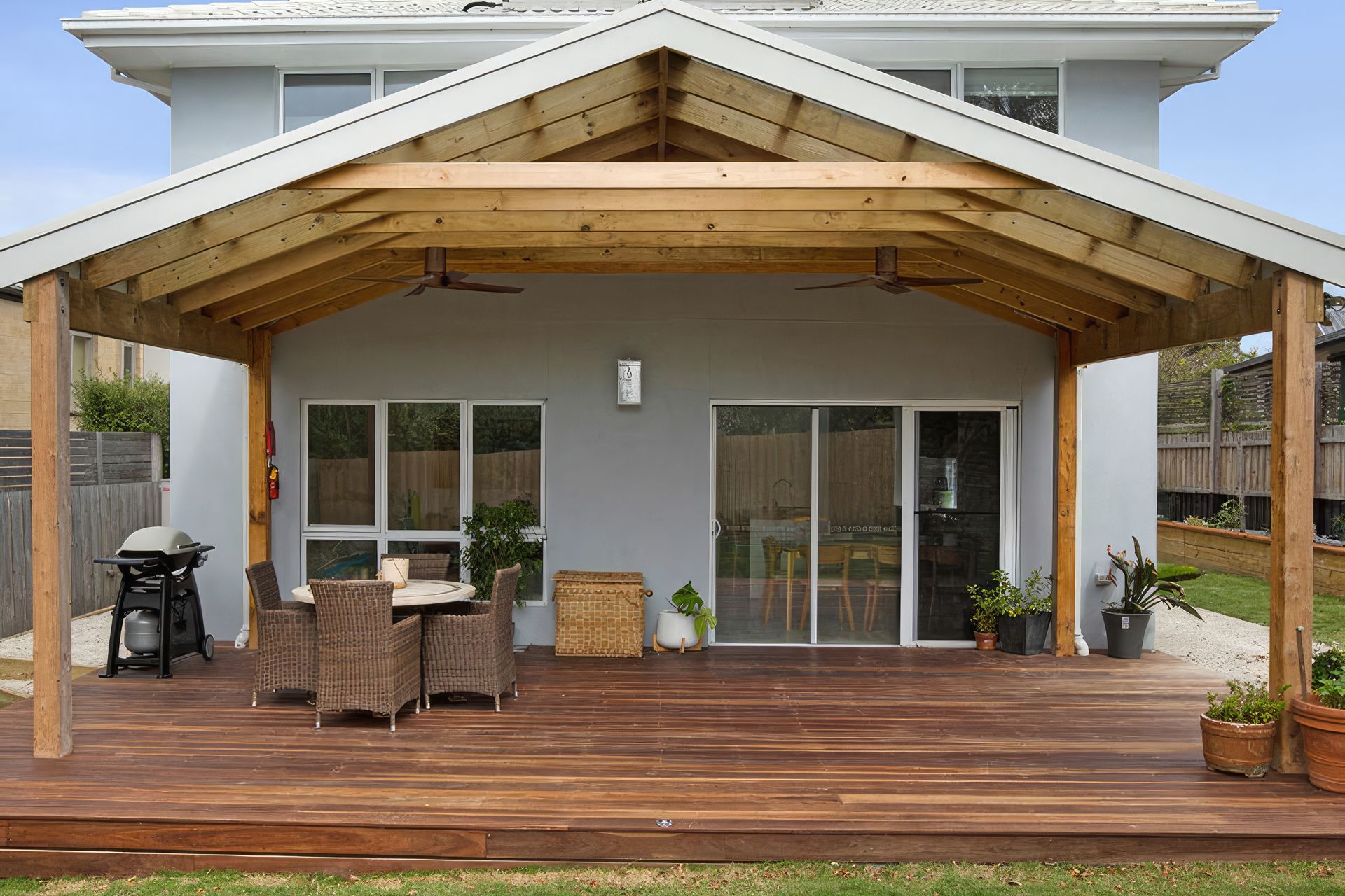 upJan-Juc-deck-square-900x700-fix-standard-scale-400x.jpg