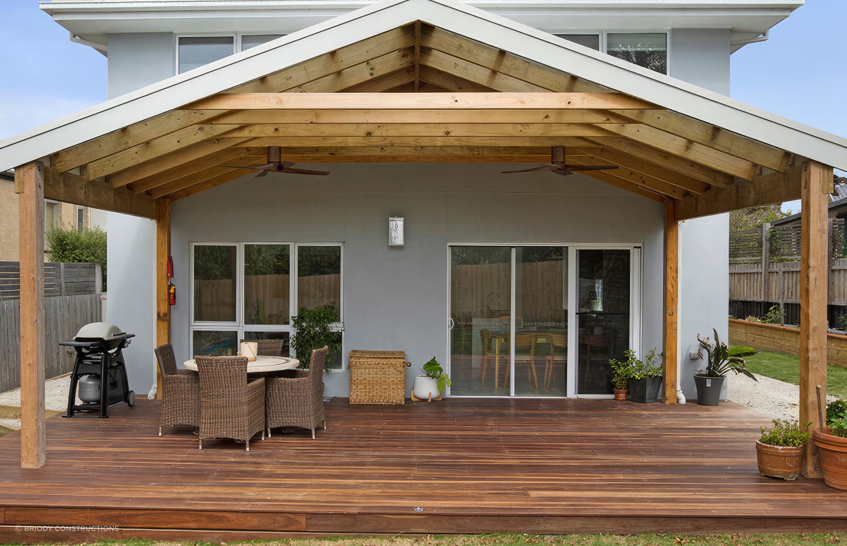 upJan-Juc-deck-square-900x700-fix-standard-scale-400x.jpg