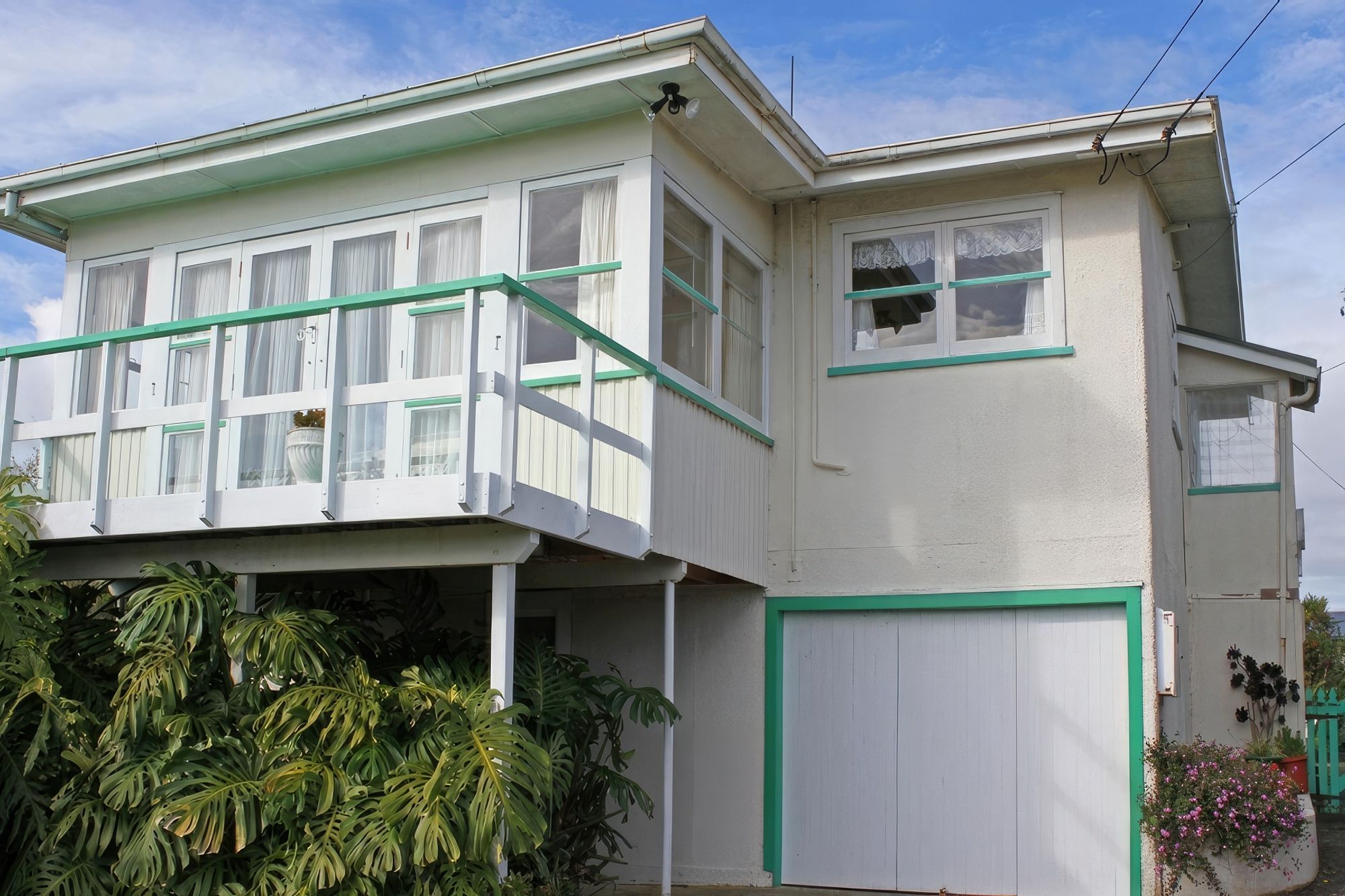 upReidsHouse12-1030x618-fix-standard-scale-200x.jpg