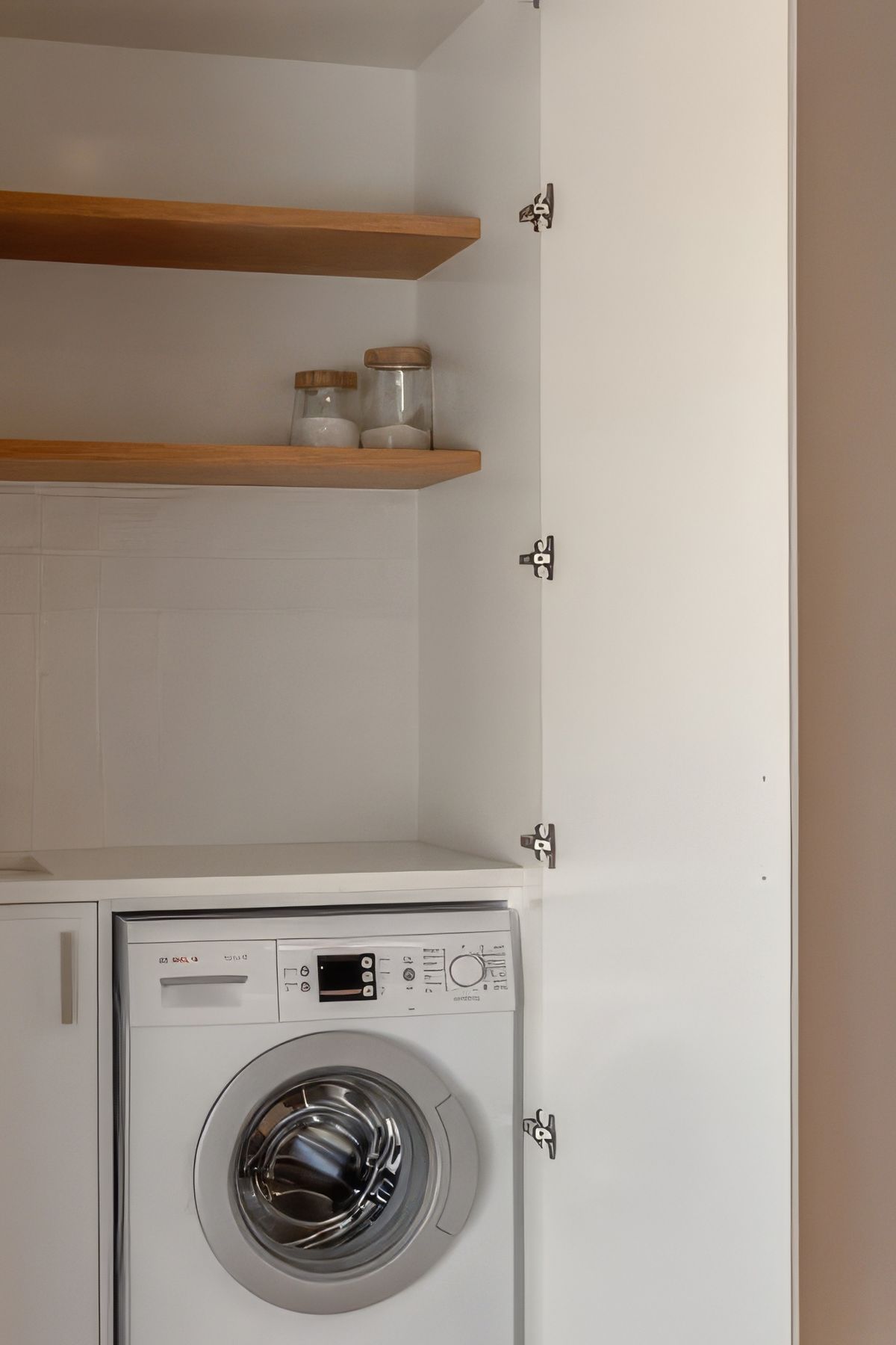 upfindlay-residential-builders-hidden-laundry-stanmore-bay-renovation-YNqO6aNDRyHko5Kv-fix-standard-scale-400x.jpg