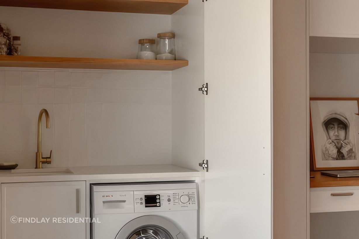 upfindlay-residential-builders-hidden-laundry-stanmore-bay-renovation-YNqO6aNDRyHko5Kv-fix-standard-scale-400x.jpg