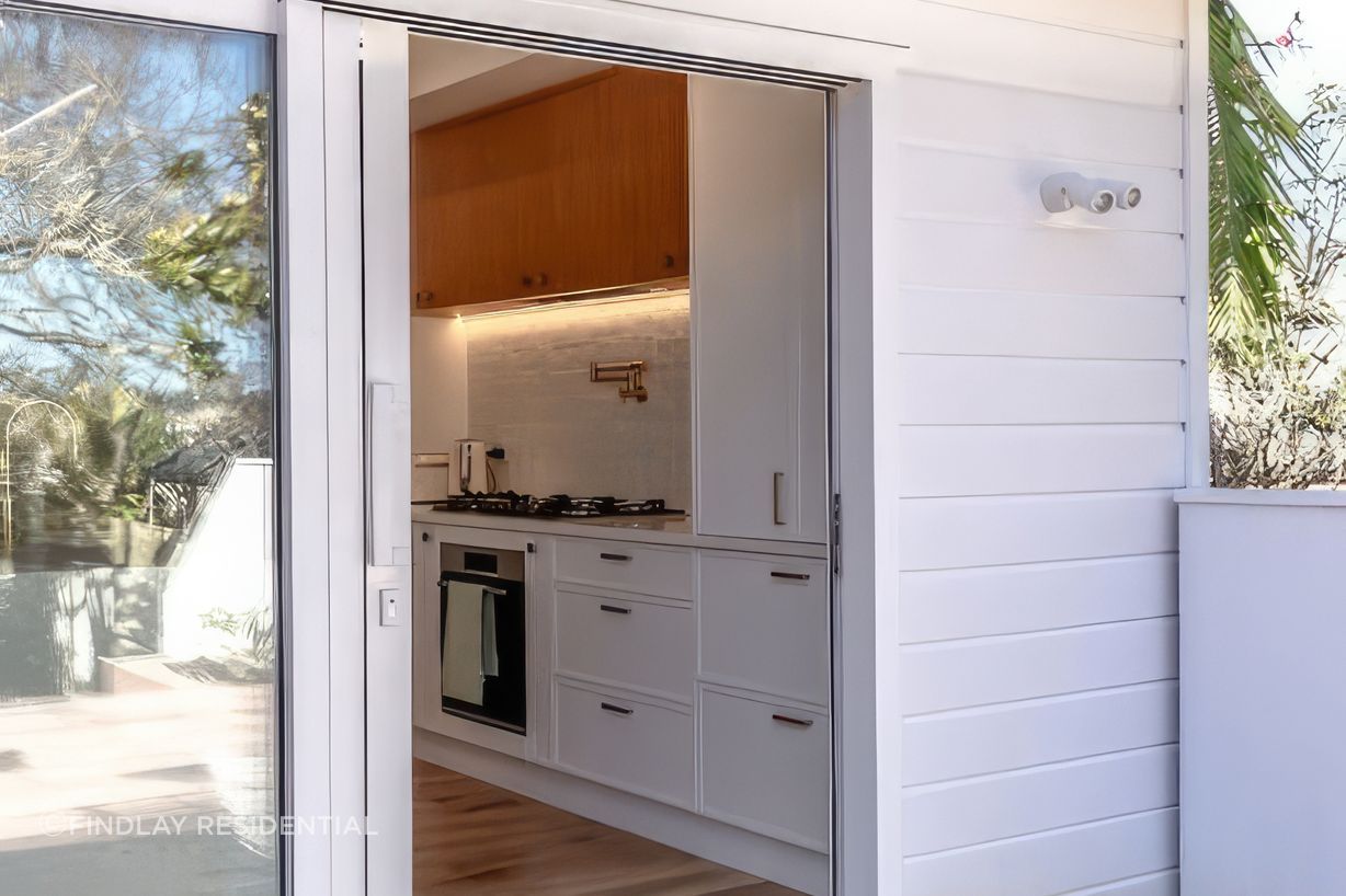 upfindlay-residential-builders-indoor-outdoor-flow-to-deck-stanmore-bay-mp835j7JL7tb4VJD-fix-standard-scale-400x.jpg