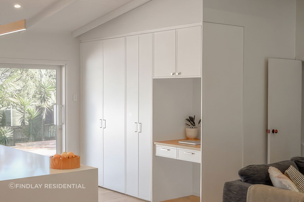 upfindlay-residential-builders-open-plan-living-stanmore-bay-renovation-AMqaNBxNODClXJEj-fix-standard-scale-400x.jpg